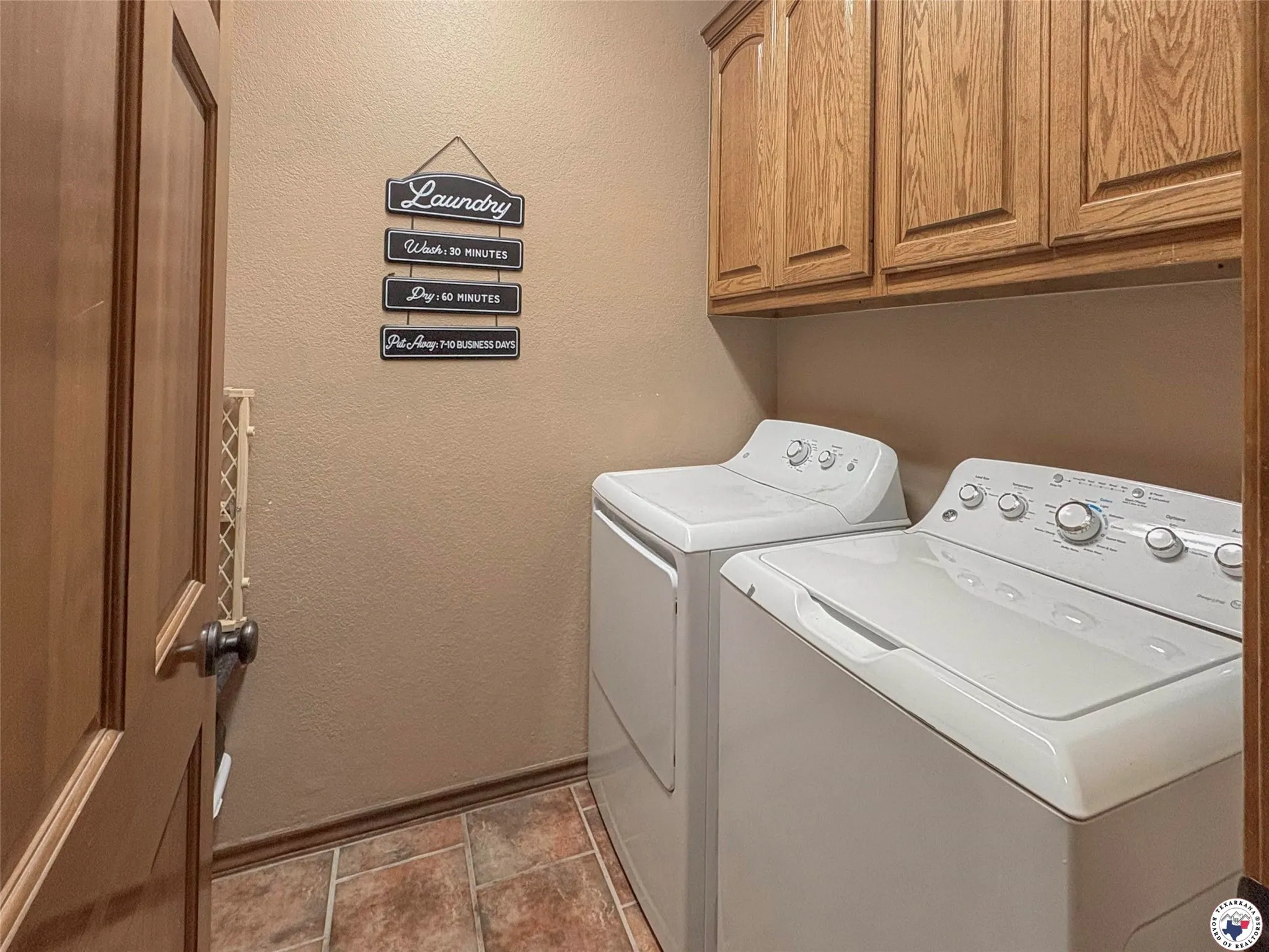 Single Family Residence For Sale in Bowie County , 1408 N FM 2148, Texarkana, Texas 75501, 3 Bedroom, 2 Bathroom, 2 Garage spaces, 1,888 Sqft, built in 2006, mls#21333318, Real Estate Agent in Texarkana, Homes For Sale in Bowie county, Homes For Sale in Texarkana, Realtor in Texarkana Texas, Real Estate Brokerage Independent Realty Texas, Luminita Cordes Realtor