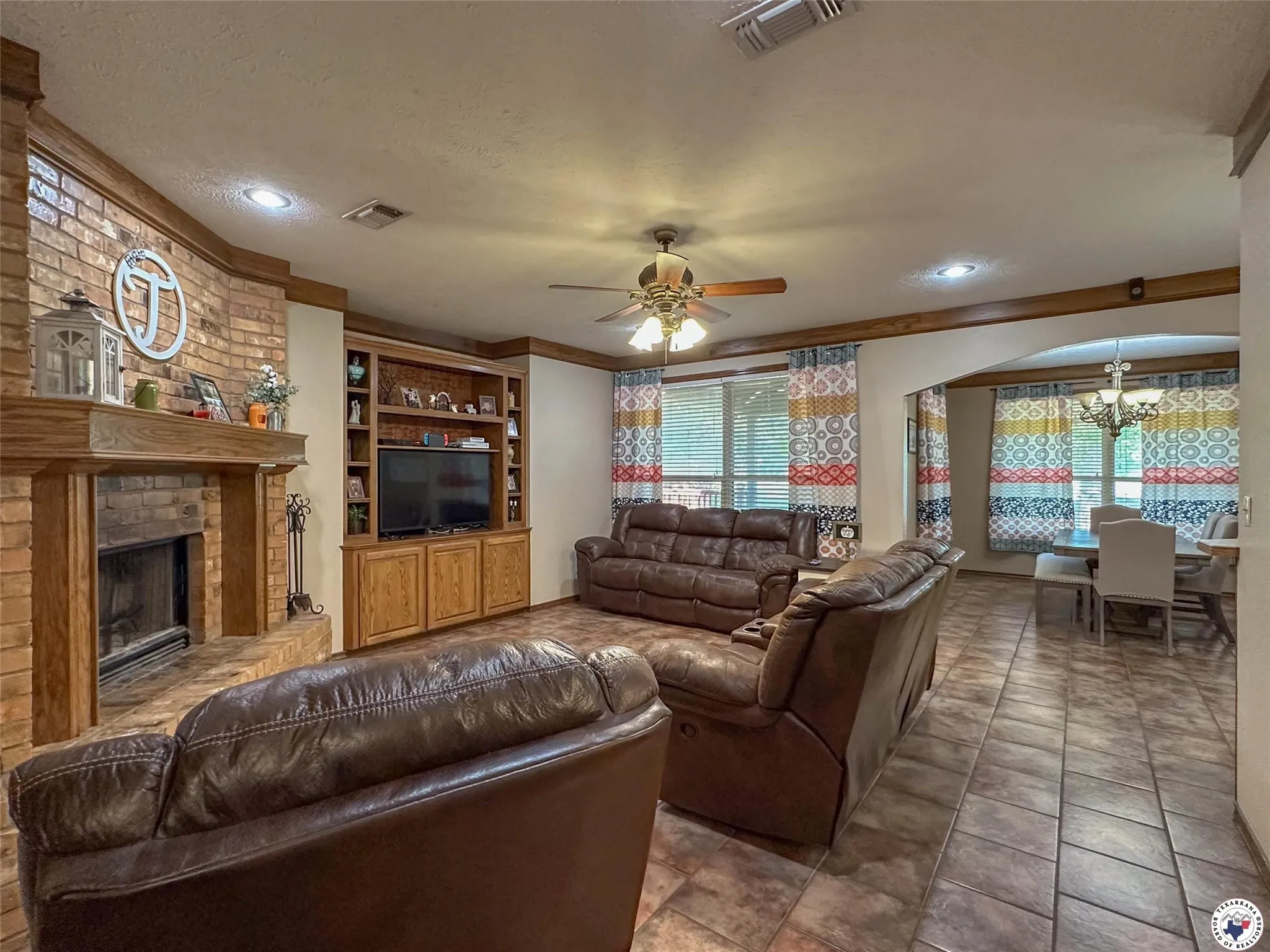 Single Family Residence For Sale in Bowie County , 1408 N FM 2148, Texarkana, Texas 75501, 3 Bedroom, 2 Bathroom, 2 Garage spaces, 1,888 Sqft, built in 2006, mls#21333318, Real Estate Agent in Texarkana, Homes For Sale in Bowie county, Homes For Sale in Texarkana, Realtor in Texarkana Texas, Real Estate Brokerage Independent Realty Texas, Luminita Cordes Realtor
