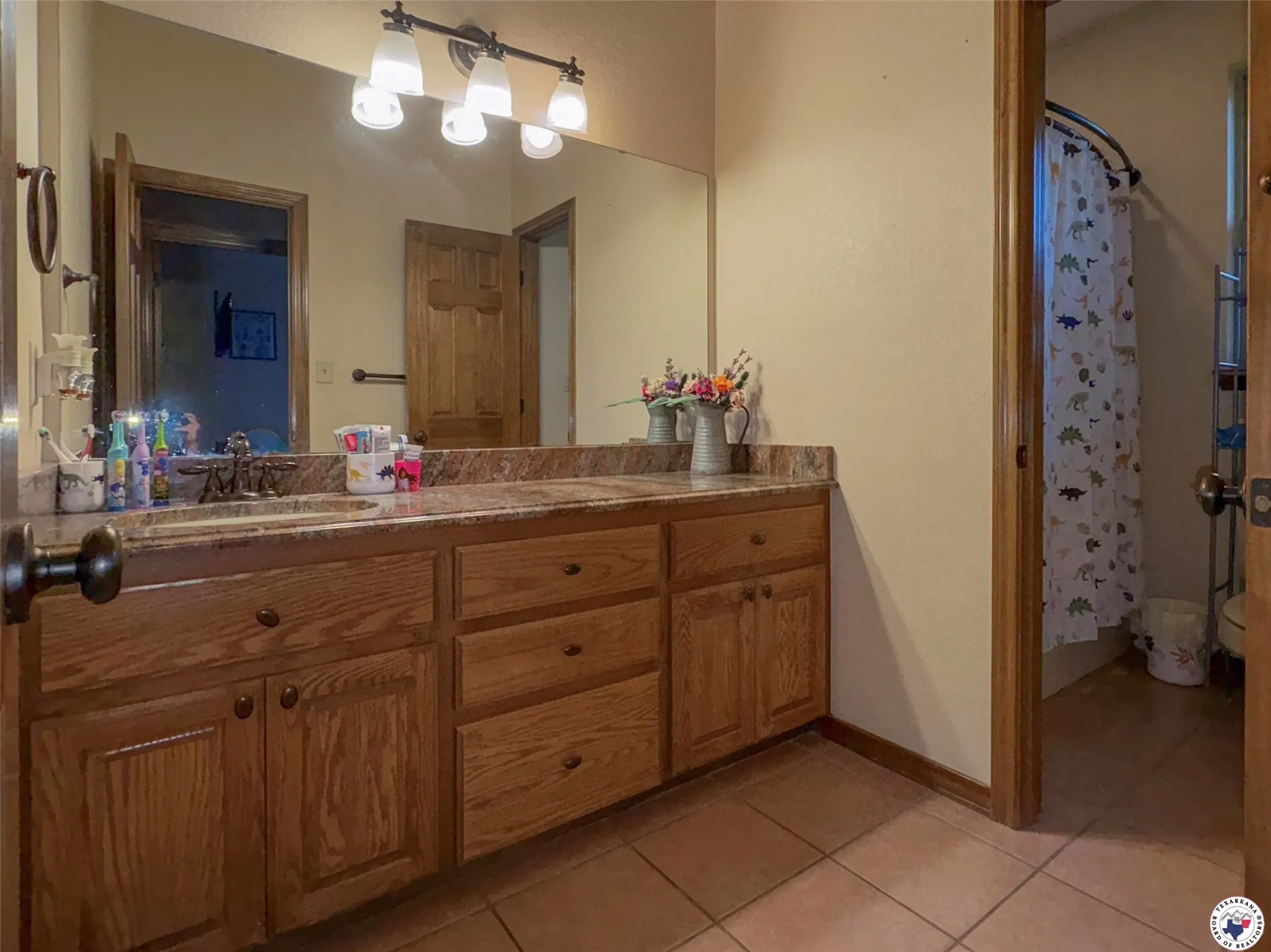 Single Family Residence For Sale in Bowie County , 1408 N FM 2148, Texarkana, Texas 75501, 3 Bedroom, 2 Bathroom, 2 Garage spaces, 1,888 Sqft, built in 2006, mls#21333318, Real Estate Agent in Texarkana, Homes For Sale in Bowie county, Homes For Sale in Texarkana, Realtor in Texarkana Texas, Real Estate Brokerage Independent Realty Texas, Luminita Cordes Realtor