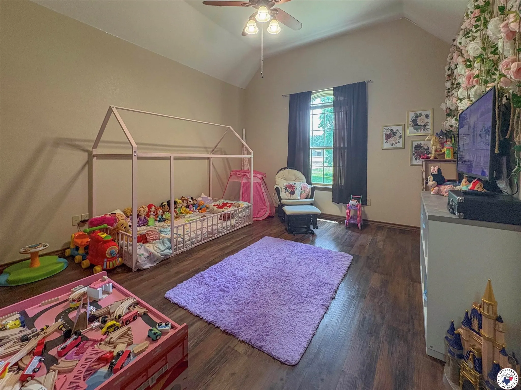 Single Family Residence For Sale in Bowie County , 1408 N FM 2148, Texarkana, Texas 75501, 3 Bedroom, 2 Bathroom, 2 Garage spaces, 1,888 Sqft, built in 2006, mls#21333318, Real Estate Agent in Texarkana, Homes For Sale in Bowie county, Homes For Sale in Texarkana, Realtor in Texarkana Texas, Real Estate Brokerage Independent Realty Texas, Luminita Cordes Realtor
