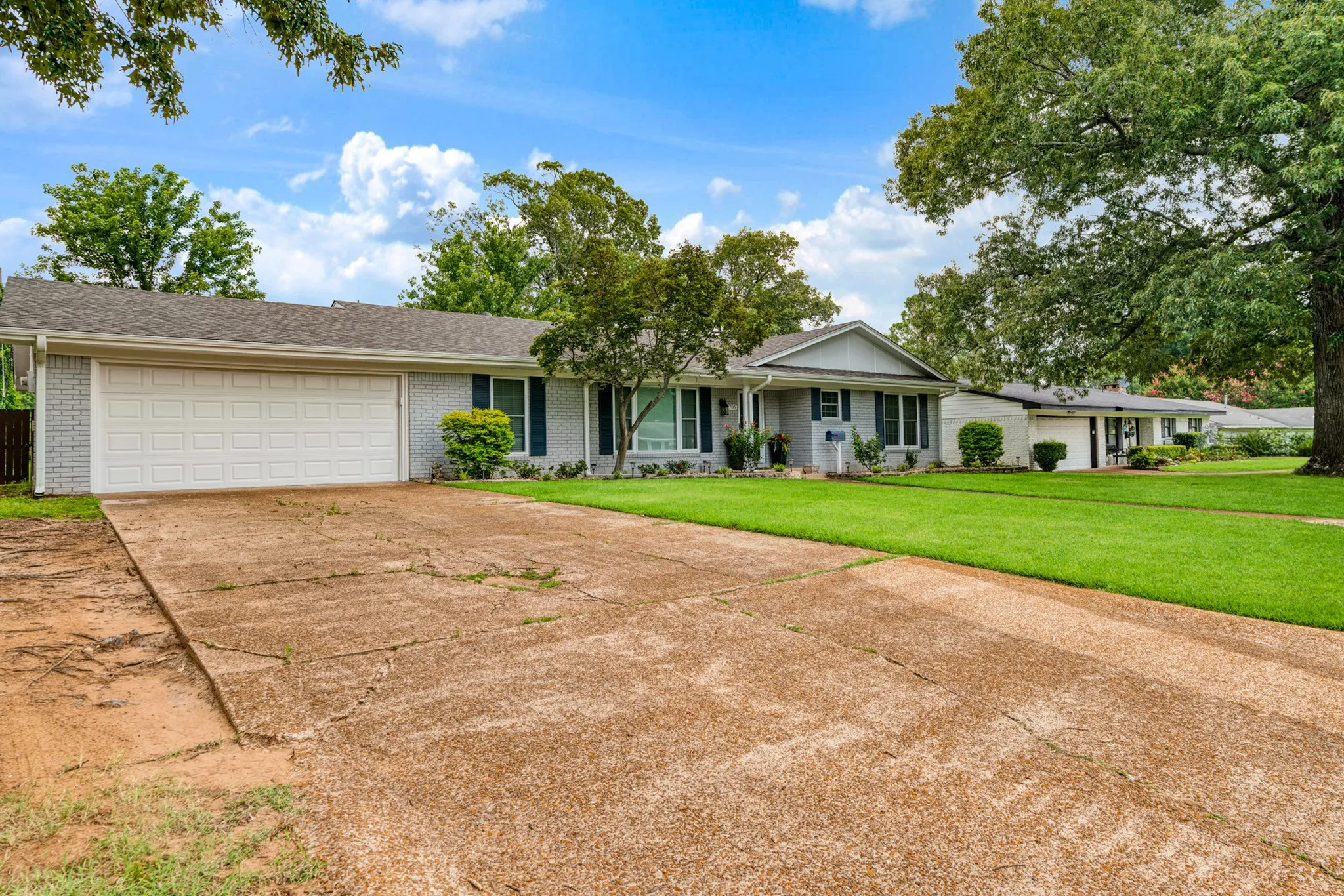 Single Family Residence For Sale in Lamar County , 2705 Hubbard Street, Paris, Texas 75460, 3 Bedroom, 2 Bathroom, 2 Garage spaces, 2,607 Sqft, built in 0, mls#21331970, Real Estate Agent in Paris, Homes For Sale in Lamar county, Homes For Sale in Paris, Realtor in Paris Texas, Real Estate Brokerage Independent Realty Texas, Luminita Cordes Realtor