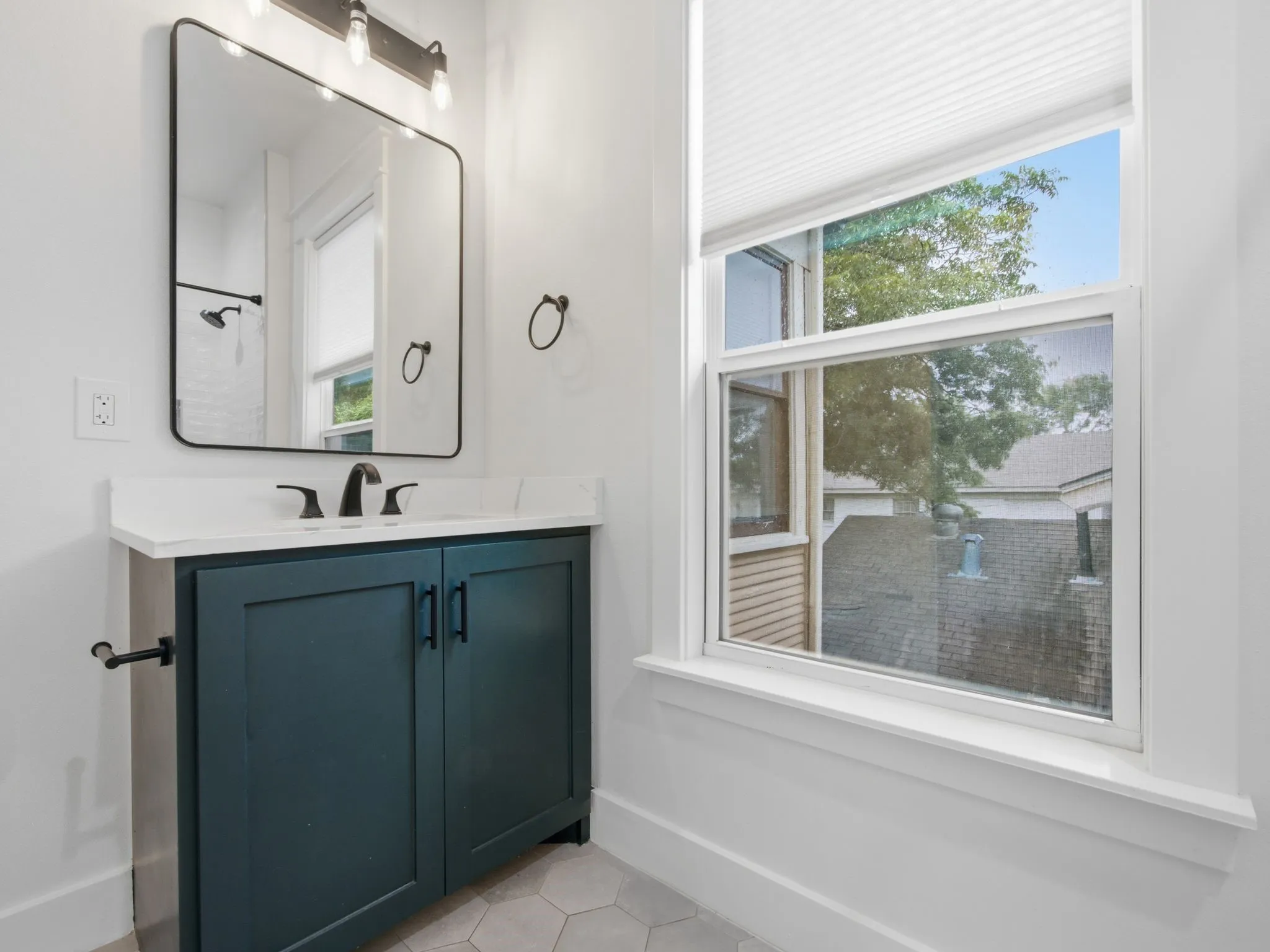 Single Family Residence For Rent in Dallas County , 1209 Kings Highway, Dallas, Texas 75208, 4 Bedroom, 3 Bathroom, Garage spaces, 2,880 Sqft, built in 1925, mls#21324707, Real Estate Agent in Dallas, Homes For Rent in Dallas county, Homes For Rent in Dallas, Realtor in Dallas Texas, Real Estate Brokerage Independent Realty Texas, Luminita Cordes Realtor