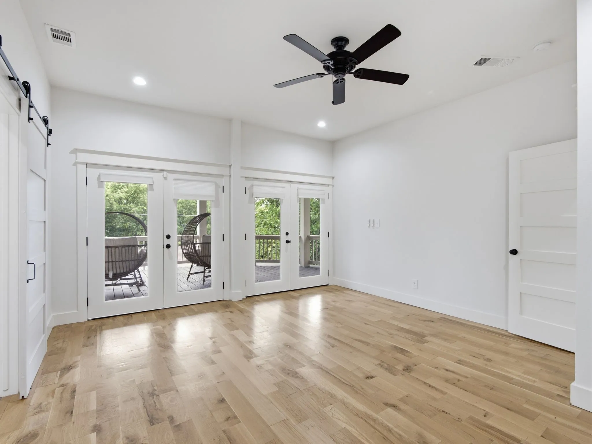 Single Family Residence For Rent in Dallas County , 1209 Kings Highway, Dallas, Texas 75208, 4 Bedroom, 3 Bathroom, Garage spaces, 2,880 Sqft, built in 1925, mls#21324707, Real Estate Agent in Dallas, Homes For Rent in Dallas county, Homes For Rent in Dallas, Realtor in Dallas Texas, Real Estate Brokerage Independent Realty Texas, Luminita Cordes Realtor
