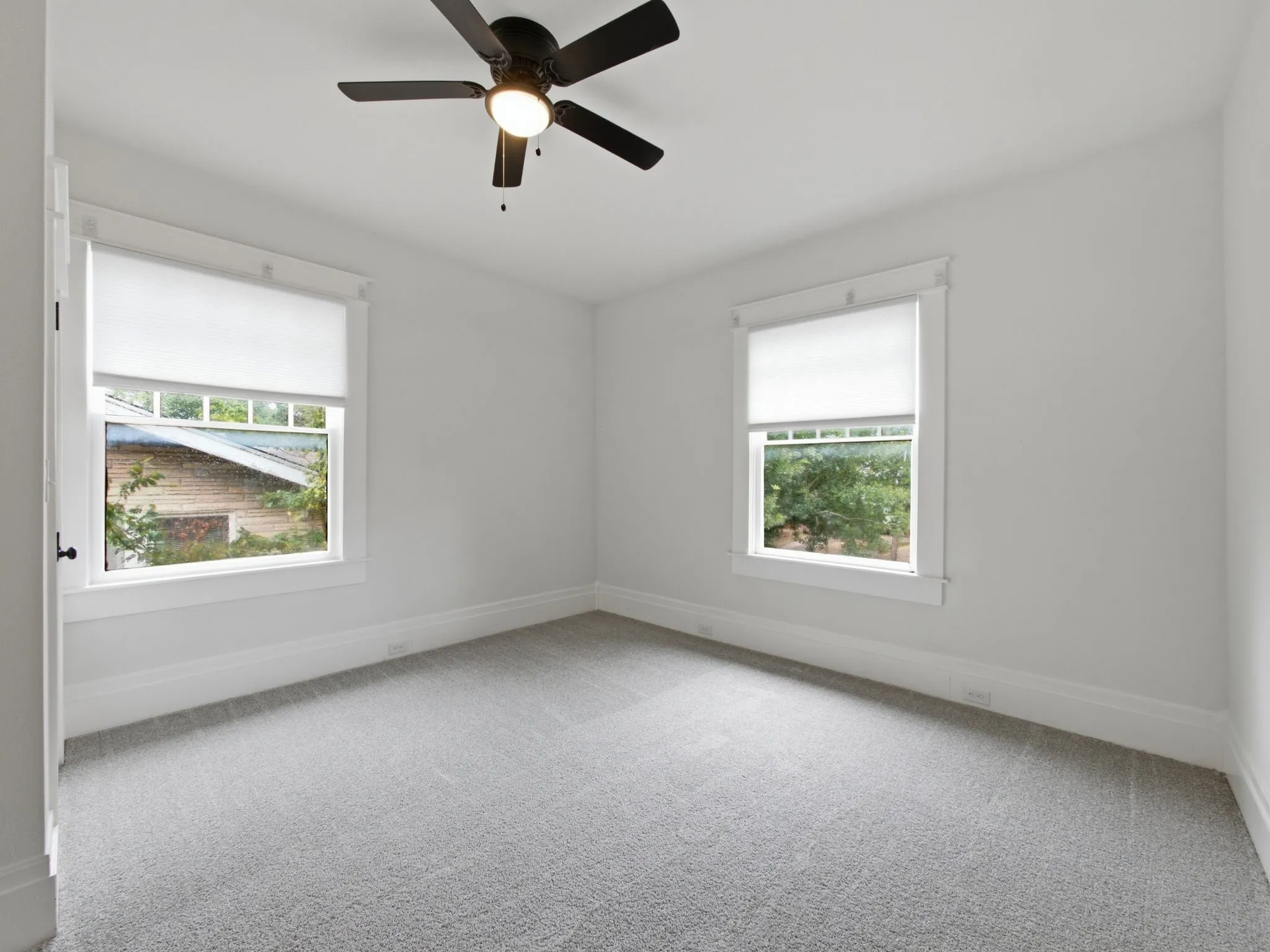 Single Family Residence For Rent in Dallas County , 1209 Kings Highway, Dallas, Texas 75208, 4 Bedroom, 3 Bathroom, Garage spaces, 2,880 Sqft, built in 1925, mls#21324707, Real Estate Agent in Dallas, Homes For Rent in Dallas county, Homes For Rent in Dallas, Realtor in Dallas Texas, Real Estate Brokerage Independent Realty Texas, Luminita Cordes Realtor