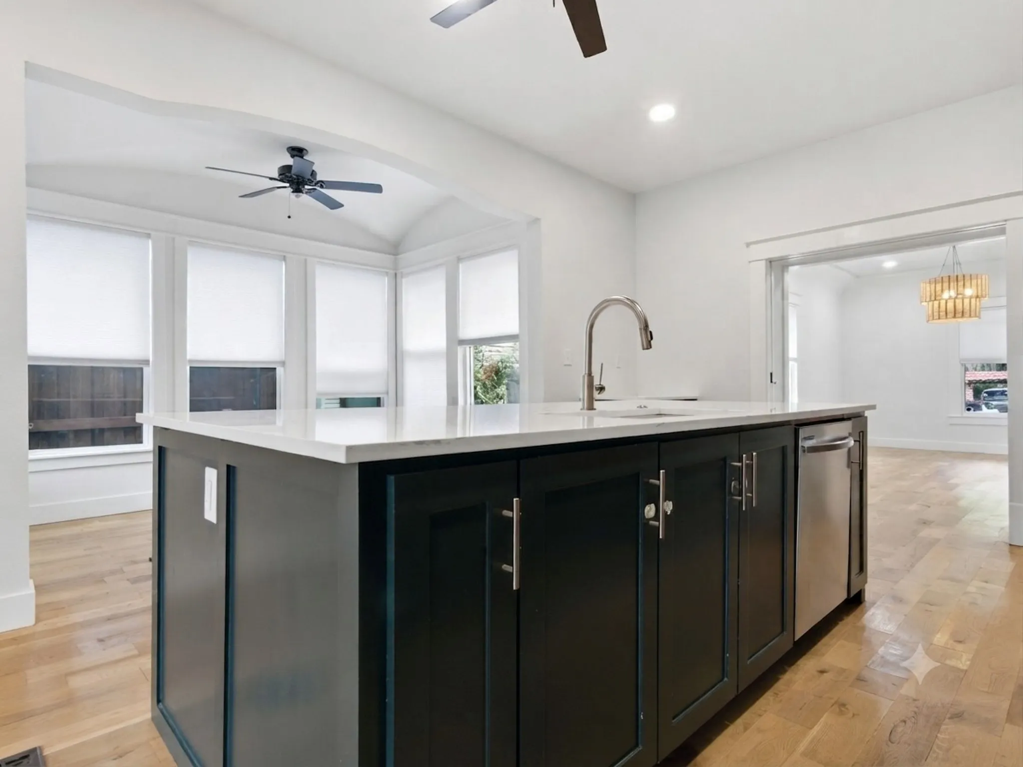 Single Family Residence For Rent in Dallas County , 1209 Kings Highway, Dallas, Texas 75208, 4 Bedroom, 3 Bathroom, Garage spaces, 2,880 Sqft, built in 1925, mls#21324707, Real Estate Agent in Dallas, Homes For Rent in Dallas county, Homes For Rent in Dallas, Realtor in Dallas Texas, Real Estate Brokerage Independent Realty Texas, Luminita Cordes Realtor