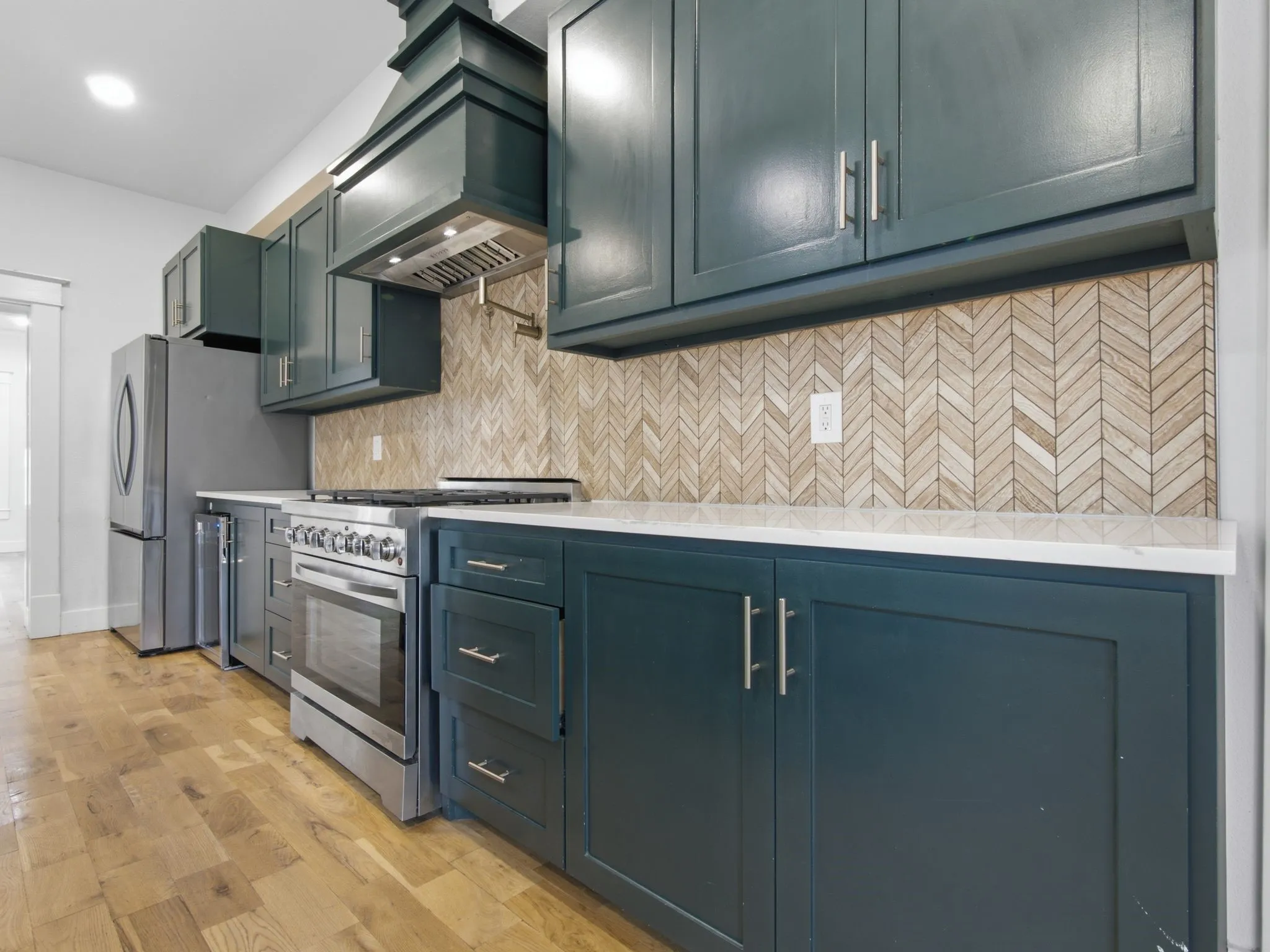 Single Family Residence For Rent in Dallas County , 1209 Kings Highway, Dallas, Texas 75208, 4 Bedroom, 3 Bathroom, Garage spaces, 2,880 Sqft, built in 1925, mls#21324707, Real Estate Agent in Dallas, Homes For Rent in Dallas county, Homes For Rent in Dallas, Realtor in Dallas Texas, Real Estate Brokerage Independent Realty Texas, Luminita Cordes Realtor