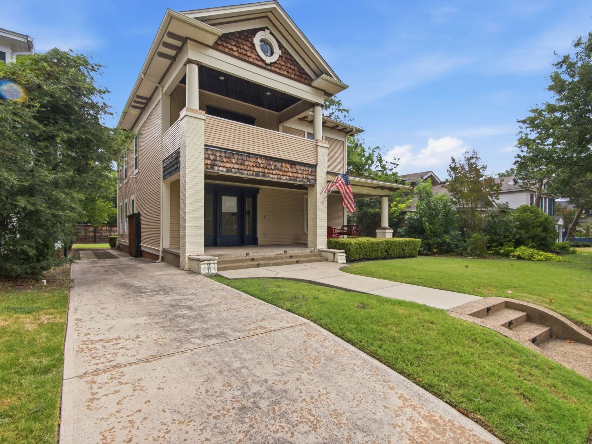 Single Family Residence For Rent in Dallas County , 1209 Kings Highway, Dallas, Texas 75208, 4 Bedroom, 3 Bathroom, Garage spaces, 2,880 Sqft, built in 1925, mls#21324707, Real Estate Agent in Dallas, Homes For Rent in Dallas county, Homes For Rent in Dallas, Realtor in Dallas Texas, Real Estate Brokerage Independent Realty Texas, Luminita Cordes Realtor