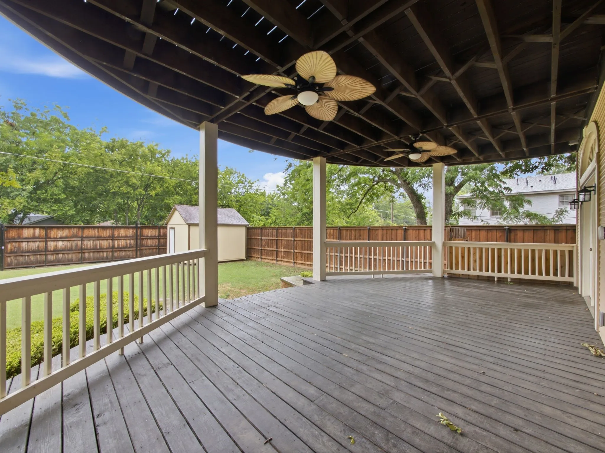 Single Family Residence For Rent in Dallas County , 1209 Kings Highway, Dallas, Texas 75208, 4 Bedroom, 3 Bathroom, Garage spaces, 2,880 Sqft, built in 1925, mls#21324707, Real Estate Agent in Dallas, Homes For Rent in Dallas county, Homes For Rent in Dallas, Realtor in Dallas Texas, Real Estate Brokerage Independent Realty Texas, Luminita Cordes Realtor