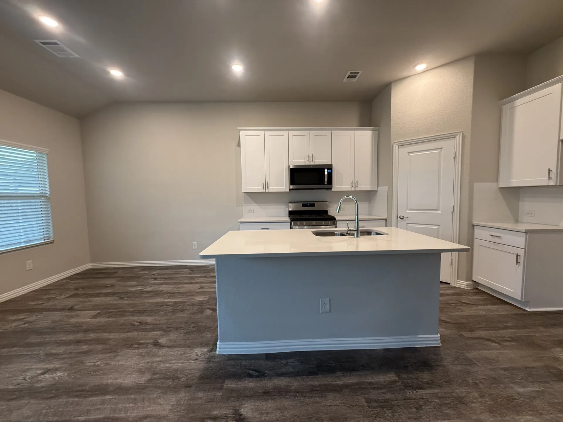 Single Family Residence For Rent in Denton County , 1804 Berry Ridge Trail, Aubrey, Texas 76227, 3 Bedroom, 3 Bathroom, 2 Garage spaces, 2,500 Sqft, built in 2021, mls#21329488, Real Estate Agent in Aubrey, Homes For Rent in Denton county, Homes For Rent in Aubrey, Realtor in Aubrey Texas, Real Estate Brokerage Independent Realty Texas, Luminita Cordes Realtor