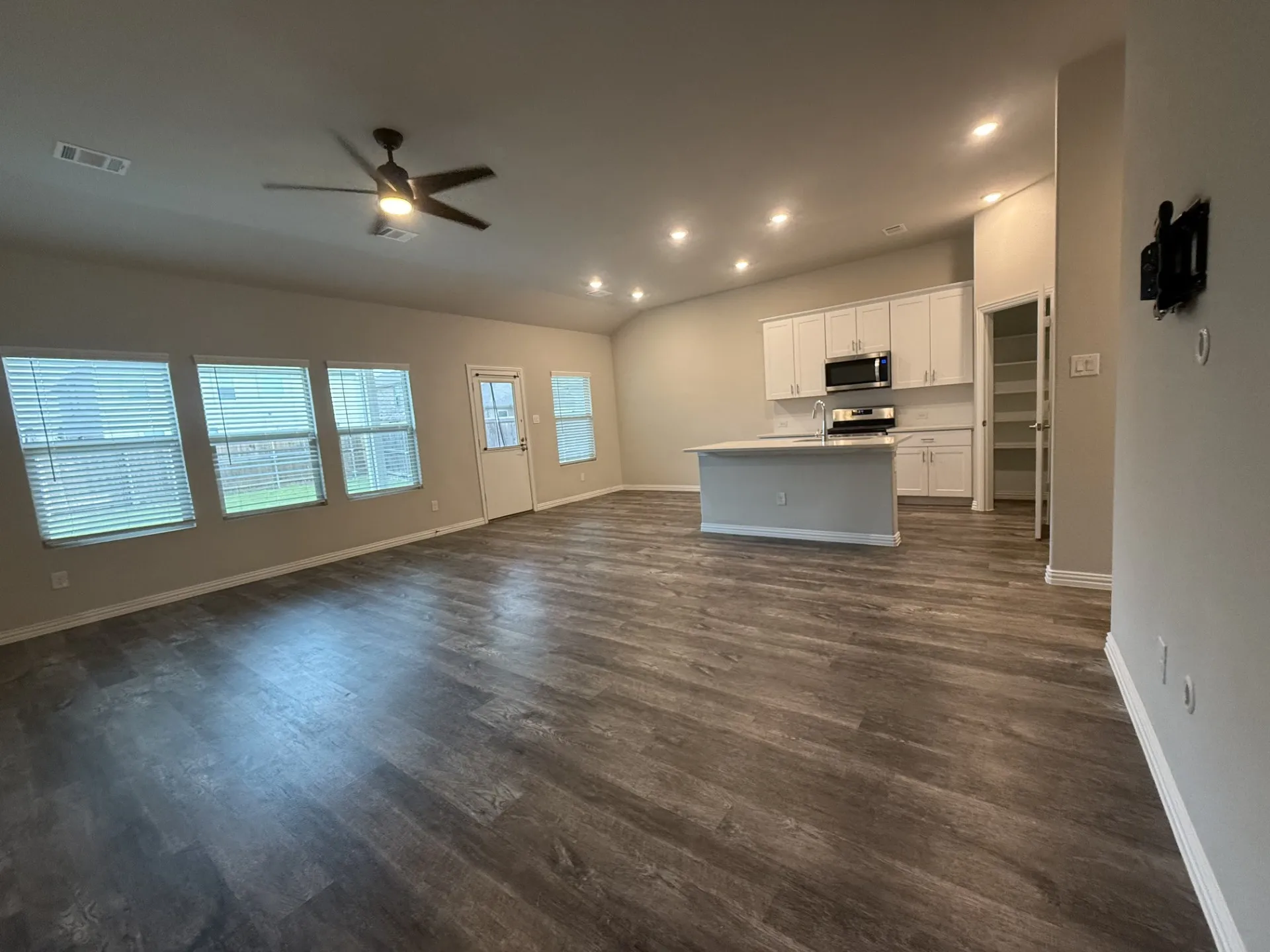 Single Family Residence For Rent in Denton County , 1804 Berry Ridge Trail, Aubrey, Texas 76227, 3 Bedroom, 3 Bathroom, 2 Garage spaces, 2,500 Sqft, built in 2021, mls#21329488, Real Estate Agent in Aubrey, Homes For Rent in Denton county, Homes For Rent in Aubrey, Realtor in Aubrey Texas, Real Estate Brokerage Independent Realty Texas, Luminita Cordes Realtor