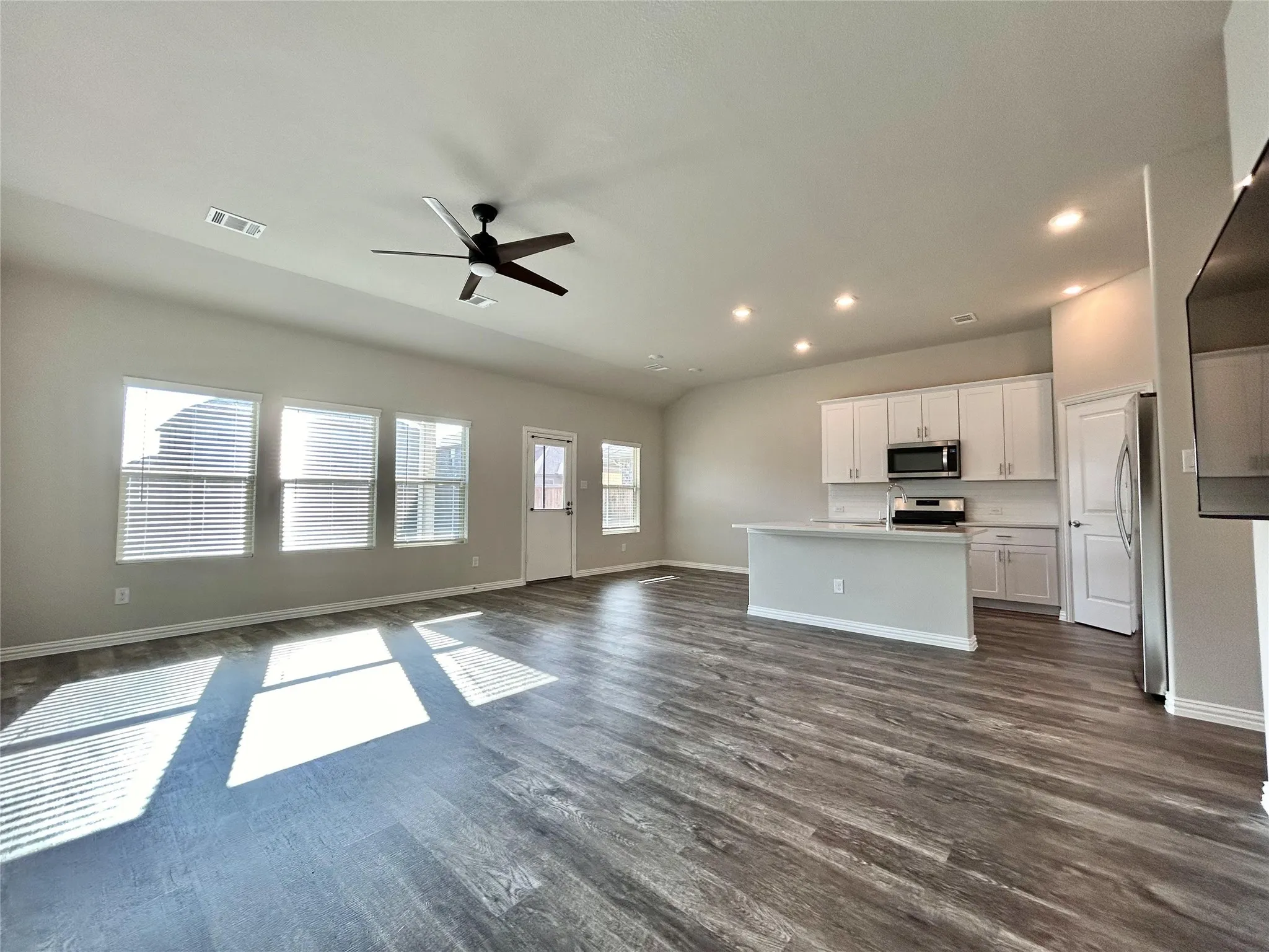 Single Family Residence For Rent in Denton County , 1804 Berry Ridge Trail, Aubrey, Texas 76227, 3 Bedroom, 3 Bathroom, 2 Garage spaces, 2,500 Sqft, built in 2021, mls#21329488, Real Estate Agent in Aubrey, Homes For Rent in Denton county, Homes For Rent in Aubrey, Realtor in Aubrey Texas, Real Estate Brokerage Independent Realty Texas, Luminita Cordes Realtor