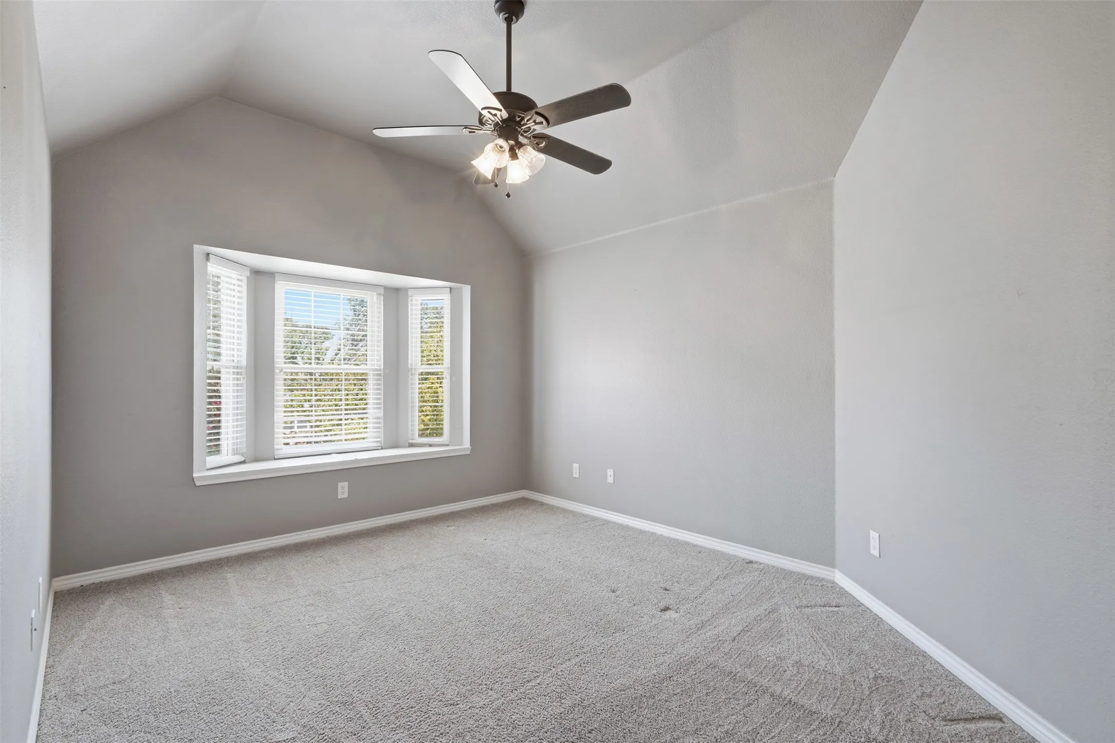 Single Family Residence For Sale in Tarrant County , 6333 Southern Hills Drive, Fort Worth, Texas 76132, 5 Bedroom, 4 Bathroom, 3 Garage spaces, 3,545 Sqft, built in 2000, mls#21331208, Real Estate Agent in Fort Worth, Homes For Sale in Tarrant county, Homes For Sale in Fort Worth, Realtor in Fort Worth Texas, Real Estate Brokerage Independent Realty Texas, Luminita Cordes Realtor