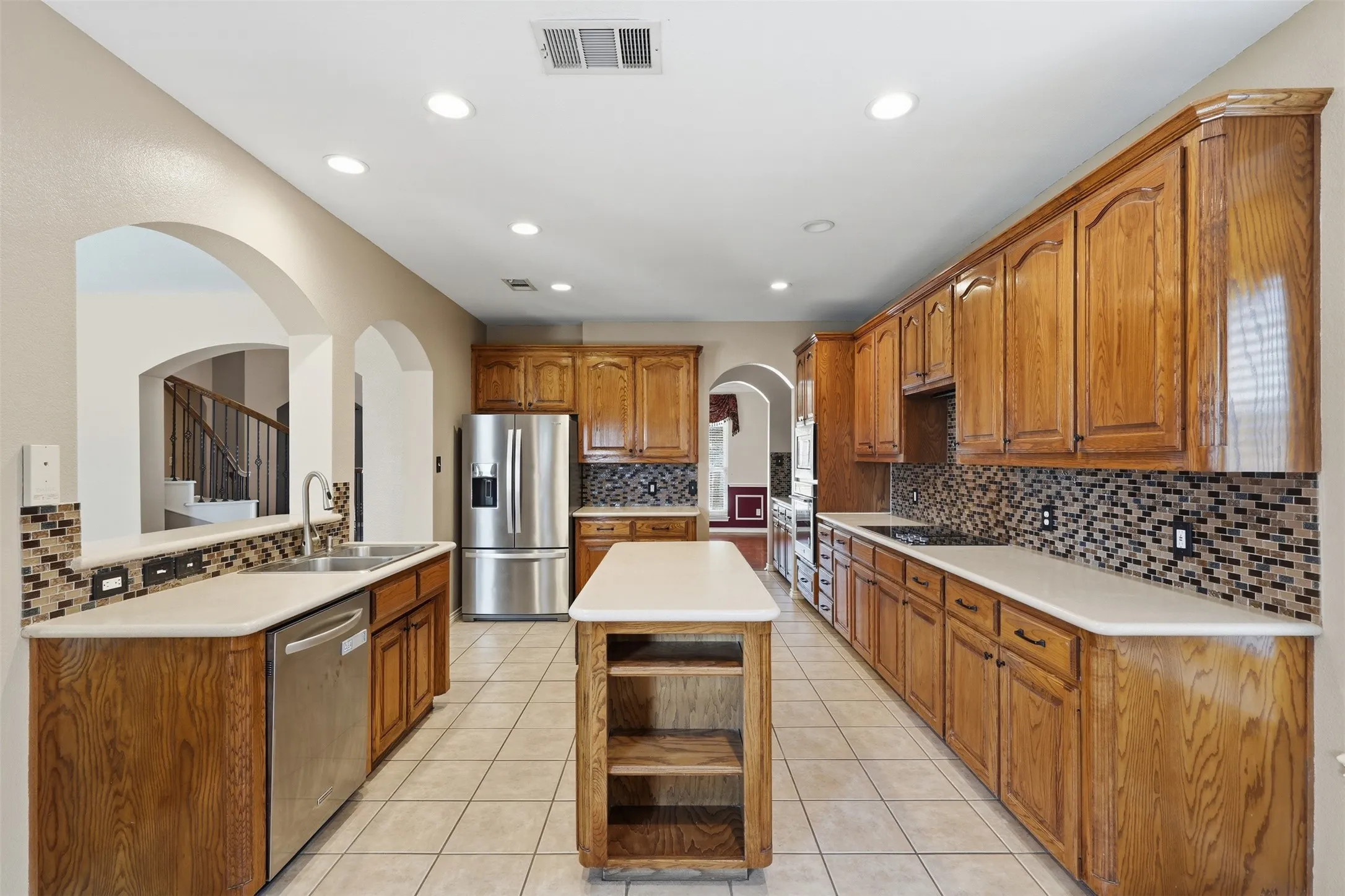 Single Family Residence For Sale in Tarrant County , 6333 Southern Hills Drive, Fort Worth, Texas 76132, 5 Bedroom, 4 Bathroom, 3 Garage spaces, 3,545 Sqft, built in 2000, mls#21331208, Real Estate Agent in Fort Worth, Homes For Sale in Tarrant county, Homes For Sale in Fort Worth, Realtor in Fort Worth Texas, Real Estate Brokerage Independent Realty Texas, Luminita Cordes Realtor