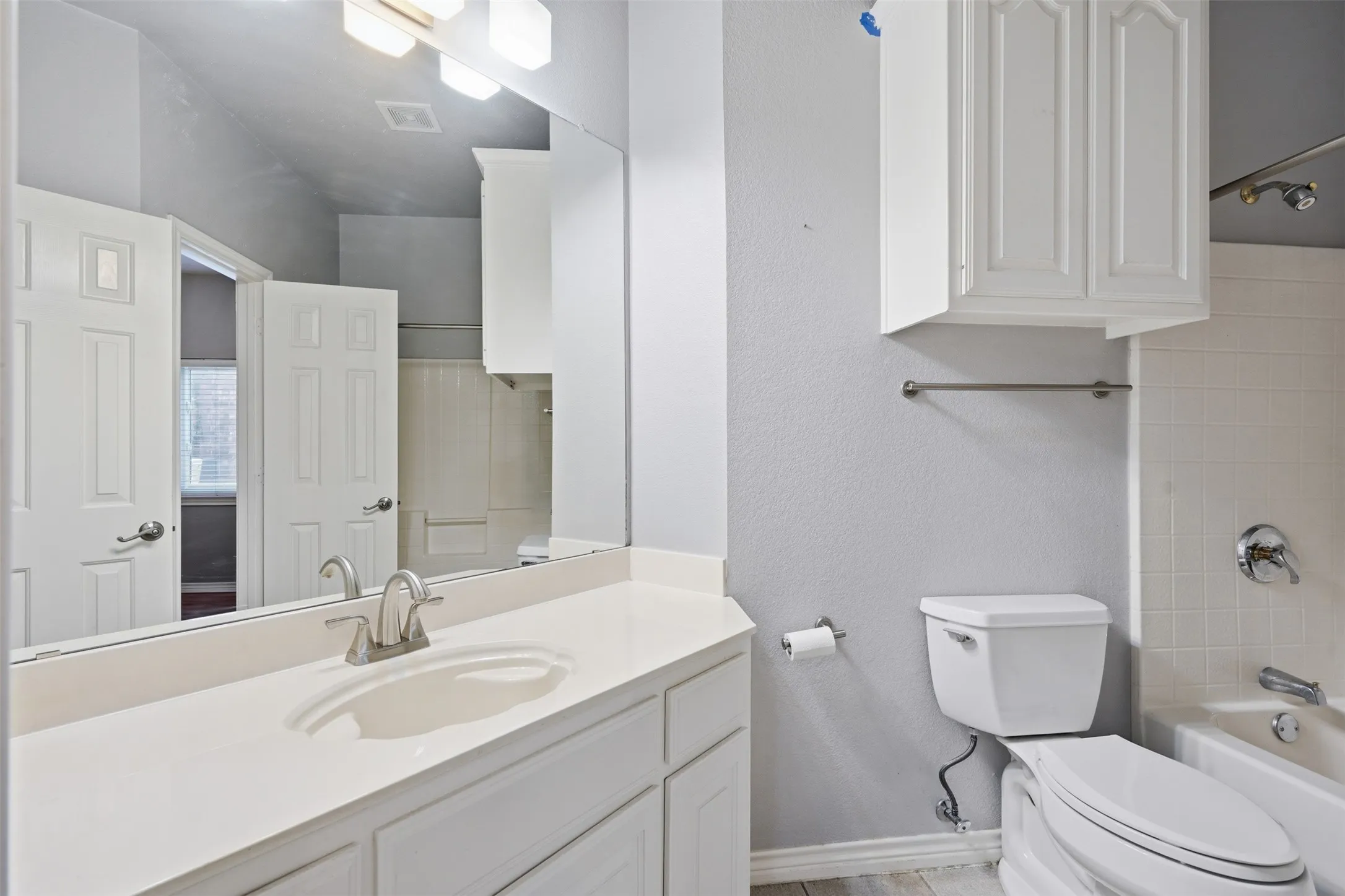 Single Family Residence For Sale in Tarrant County , 6333 Southern Hills Drive, Fort Worth, Texas 76132, 5 Bedroom, 4 Bathroom, 3 Garage spaces, 3,545 Sqft, built in 2000, mls#21331208, Real Estate Agent in Fort Worth, Homes For Sale in Tarrant county, Homes For Sale in Fort Worth, Realtor in Fort Worth Texas, Real Estate Brokerage Independent Realty Texas, Luminita Cordes Realtor