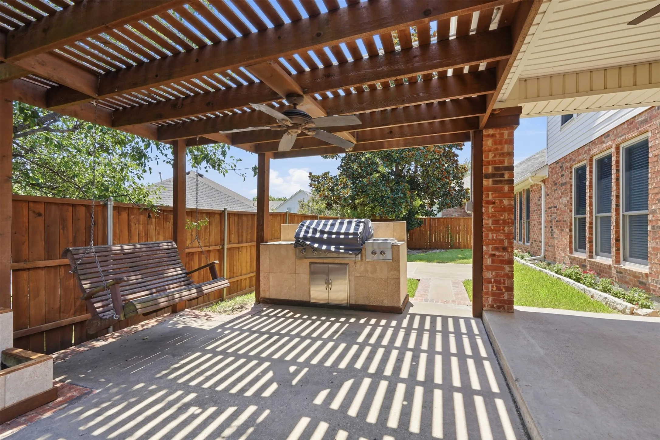 Single Family Residence For Sale in Tarrant County , 6333 Southern Hills Drive, Fort Worth, Texas 76132, 5 Bedroom, 4 Bathroom, 3 Garage spaces, 3,545 Sqft, built in 2000, mls#21331208, Real Estate Agent in Fort Worth, Homes For Sale in Tarrant county, Homes For Sale in Fort Worth, Realtor in Fort Worth Texas, Real Estate Brokerage Independent Realty Texas, Luminita Cordes Realtor