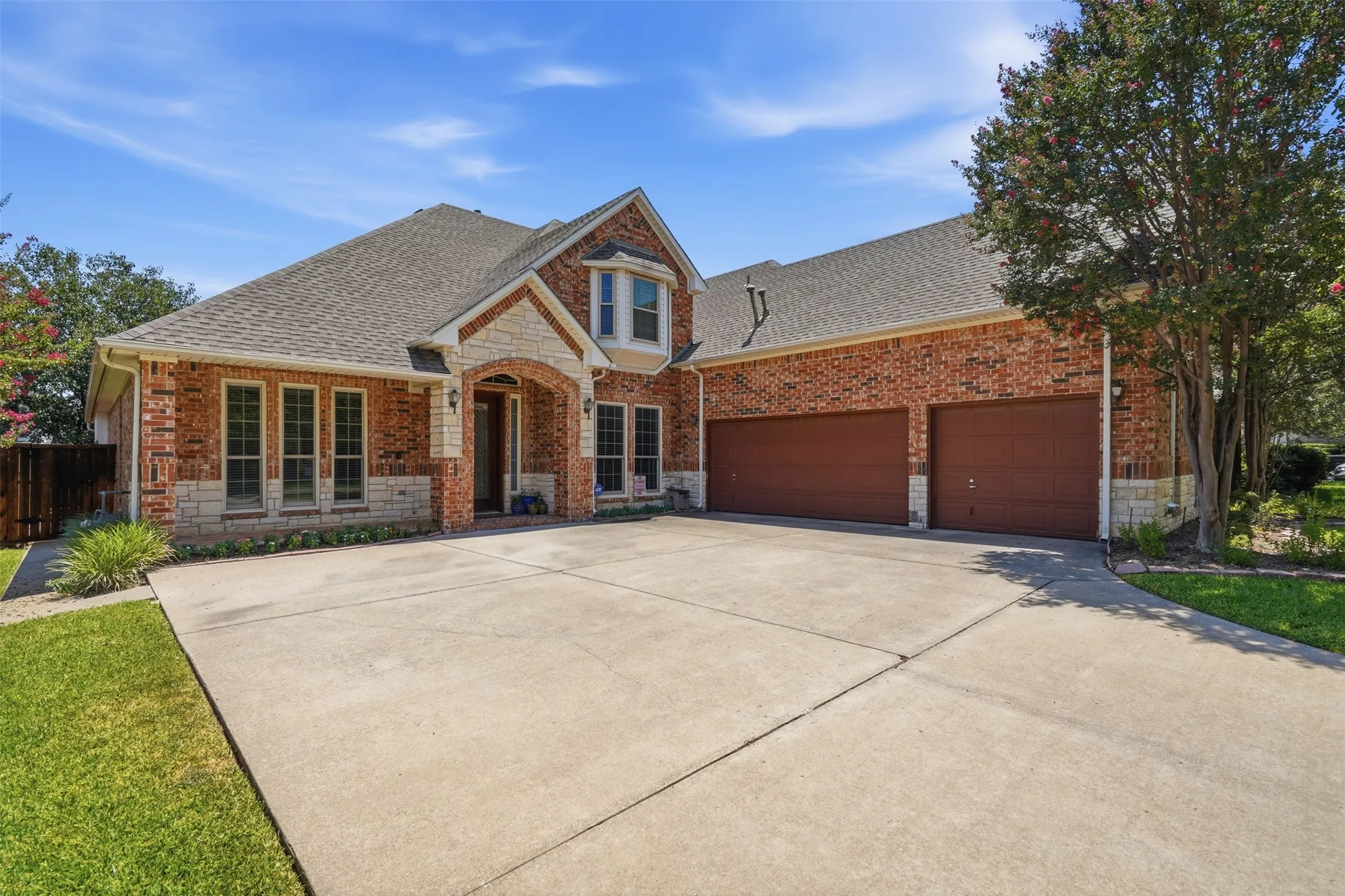 Single Family Residence For Sale in Tarrant County , 6333 Southern Hills Drive, Fort Worth, Texas 76132, 5 Bedroom, 4 Bathroom, 3 Garage spaces, 3,545 Sqft, built in 2000, mls#21331208, Real Estate Agent in Fort Worth, Homes For Sale in Tarrant county, Homes For Sale in Fort Worth, Realtor in Fort Worth Texas, Real Estate Brokerage Independent Realty Texas, Luminita Cordes Realtor