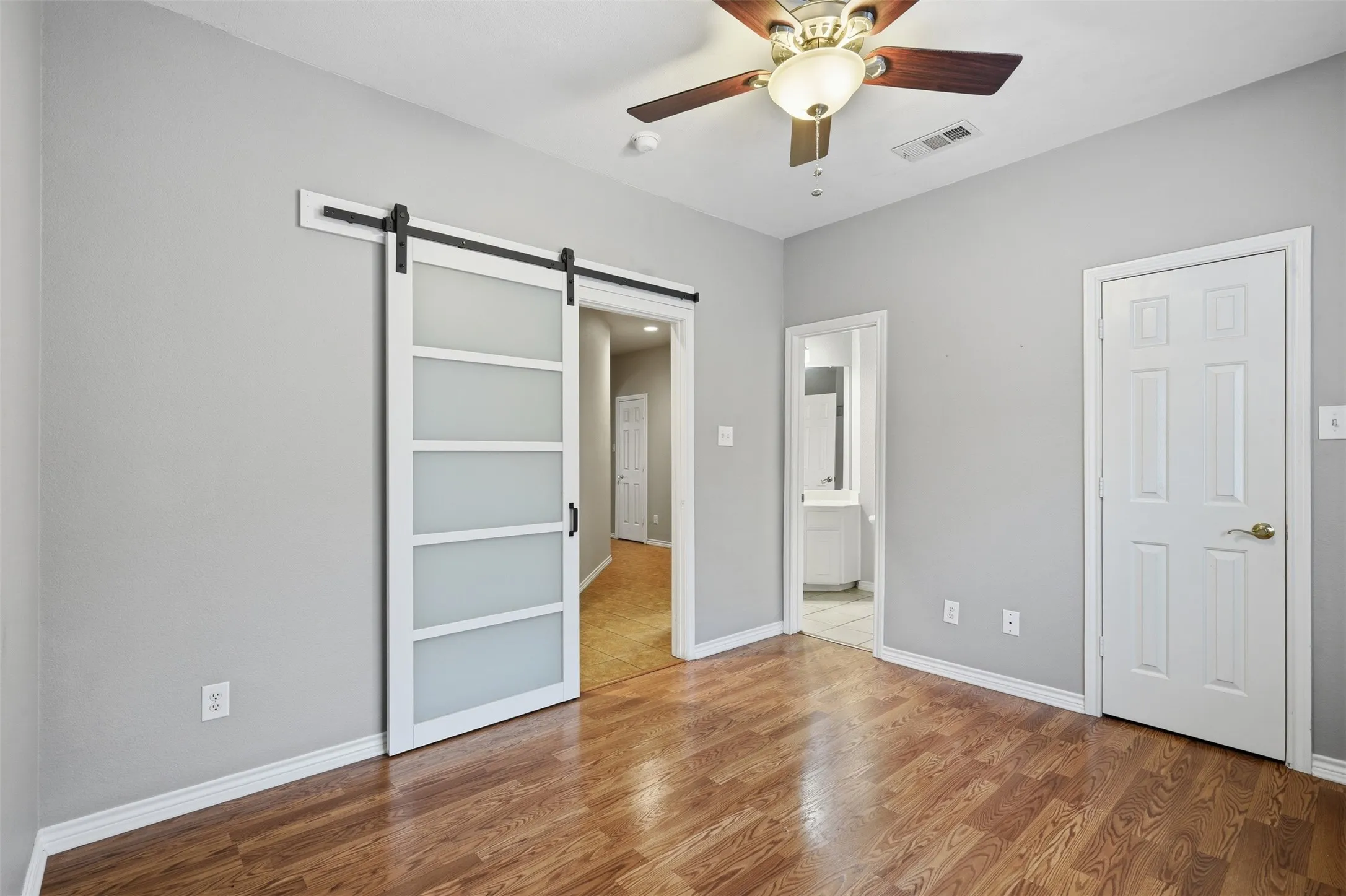 Single Family Residence For Sale in Tarrant County , 6333 Southern Hills Drive, Fort Worth, Texas 76132, 5 Bedroom, 4 Bathroom, 3 Garage spaces, 3,545 Sqft, built in 2000, mls#21331208, Real Estate Agent in Fort Worth, Homes For Sale in Tarrant county, Homes For Sale in Fort Worth, Realtor in Fort Worth Texas, Real Estate Brokerage Independent Realty Texas, Luminita Cordes Realtor