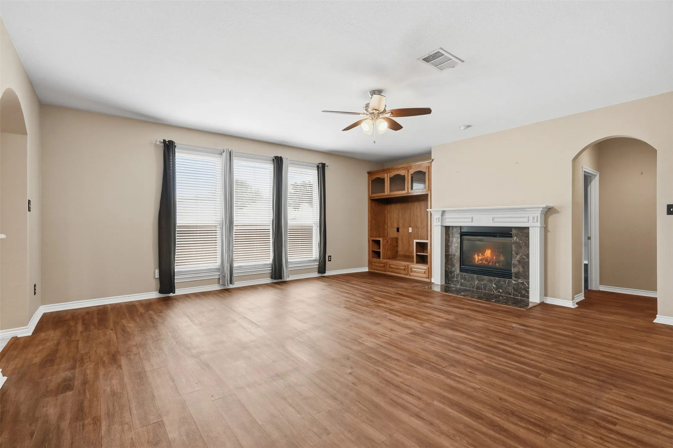 Single Family Residence For Sale in Tarrant County , 6333 Southern Hills Drive, Fort Worth, Texas 76132, 5 Bedroom, 4 Bathroom, 3 Garage spaces, 3,545 Sqft, built in 2000, mls#21331208, Real Estate Agent in Fort Worth, Homes For Sale in Tarrant county, Homes For Sale in Fort Worth, Realtor in Fort Worth Texas, Real Estate Brokerage Independent Realty Texas, Luminita Cordes Realtor