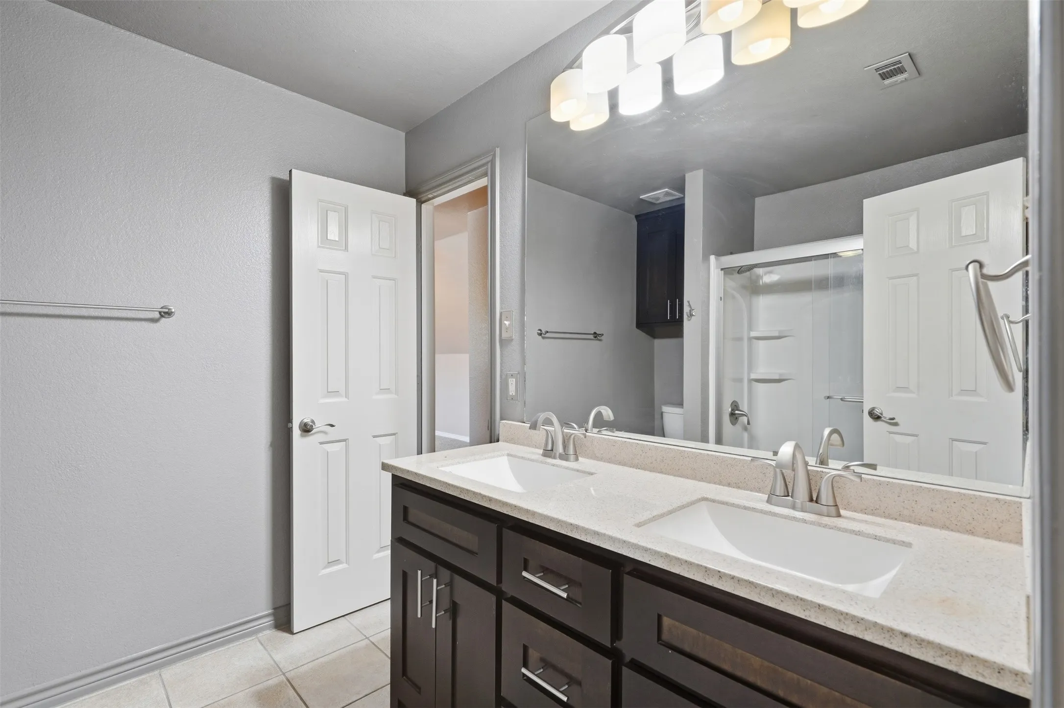 Single Family Residence For Sale in Tarrant County , 6333 Southern Hills Drive, Fort Worth, Texas 76132, 5 Bedroom, 4 Bathroom, 3 Garage spaces, 3,545 Sqft, built in 2000, mls#21331208, Real Estate Agent in Fort Worth, Homes For Sale in Tarrant county, Homes For Sale in Fort Worth, Realtor in Fort Worth Texas, Real Estate Brokerage Independent Realty Texas, Luminita Cordes Realtor