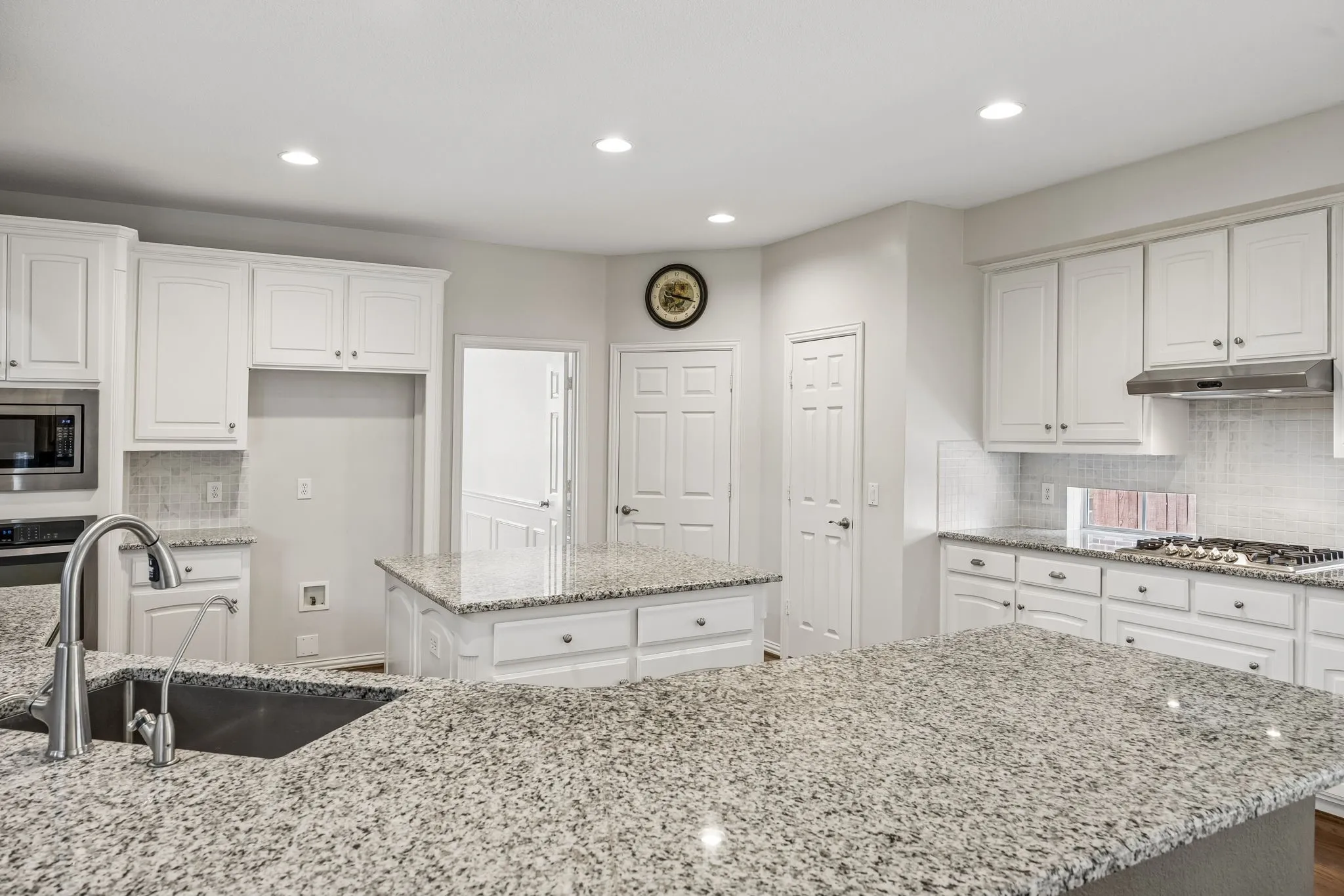 Single Family Residence For Sale in Dallas County , 122 Woodland Cove, Coppell, Texas 75019, 4 Bedroom, 4 Bathroom, 3 Garage spaces, 3,295 Sqft, built in 2000, mls#21333035, Real Estate Agent in Coppell, Homes For Sale in Dallas county, Homes For Sale in Coppell, Realtor in Coppell Texas, Real Estate Brokerage Independent Realty Texas, Luminita Cordes Realtor