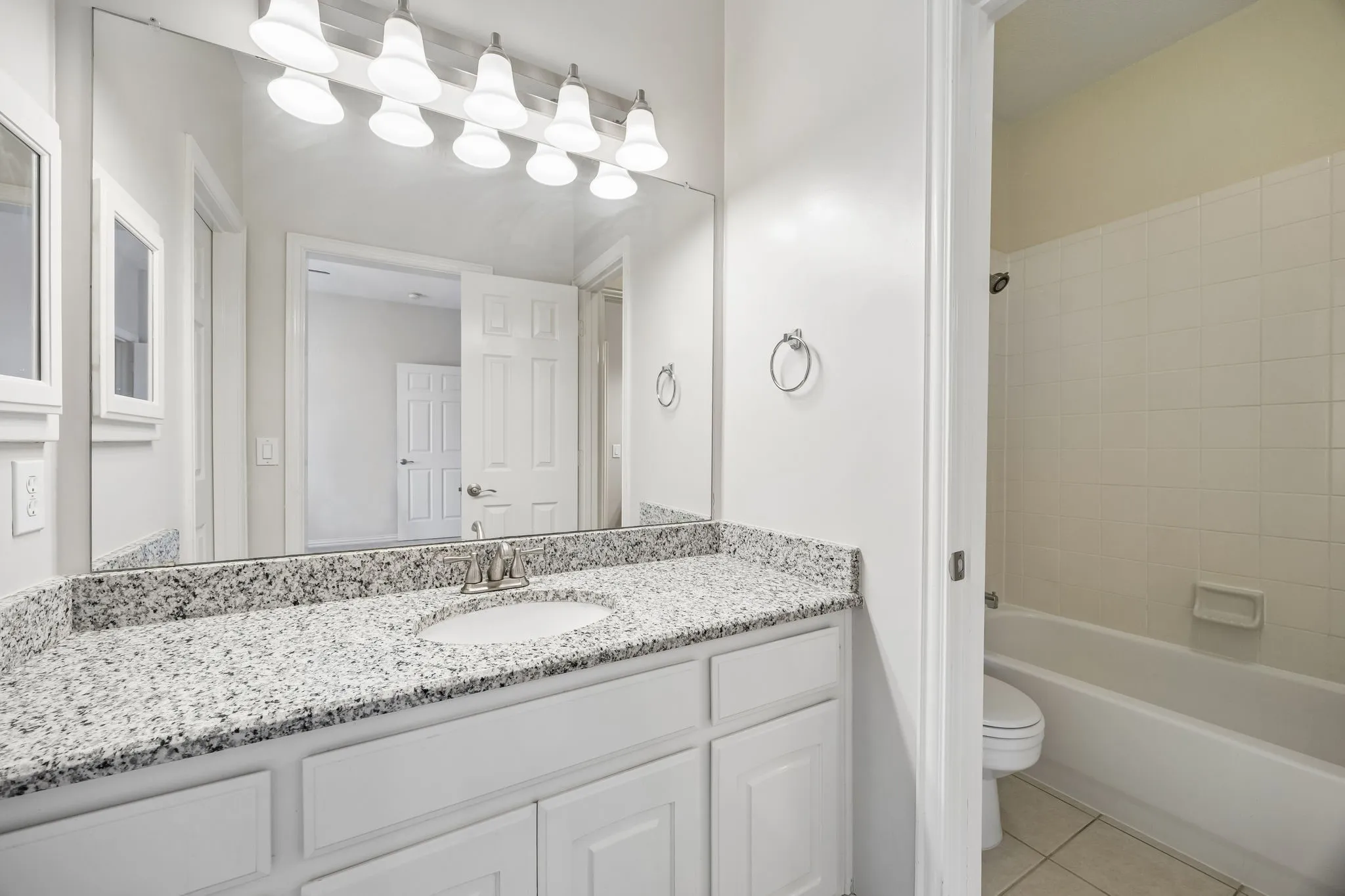 Single Family Residence For Sale in Dallas County , 122 Woodland Cove, Coppell, Texas 75019, 4 Bedroom, 4 Bathroom, 3 Garage spaces, 3,295 Sqft, built in 2000, mls#21333035, Real Estate Agent in Coppell, Homes For Sale in Dallas county, Homes For Sale in Coppell, Realtor in Coppell Texas, Real Estate Brokerage Independent Realty Texas, Luminita Cordes Realtor