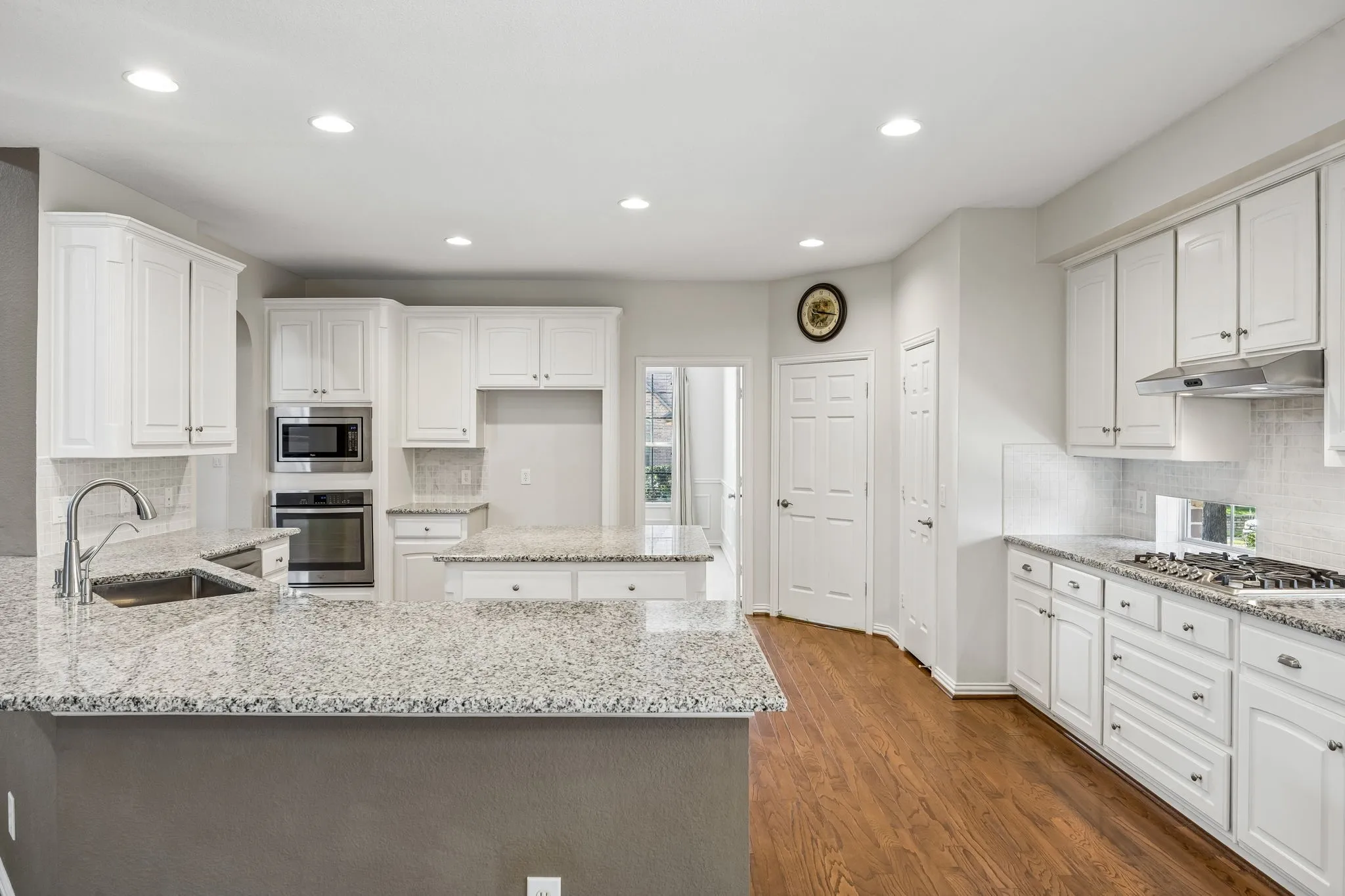 Single Family Residence For Sale in Dallas County , 122 Woodland Cove, Coppell, Texas 75019, 4 Bedroom, 4 Bathroom, 3 Garage spaces, 3,295 Sqft, built in 2000, mls#21333035, Real Estate Agent in Coppell, Homes For Sale in Dallas county, Homes For Sale in Coppell, Realtor in Coppell Texas, Real Estate Brokerage Independent Realty Texas, Luminita Cordes Realtor
