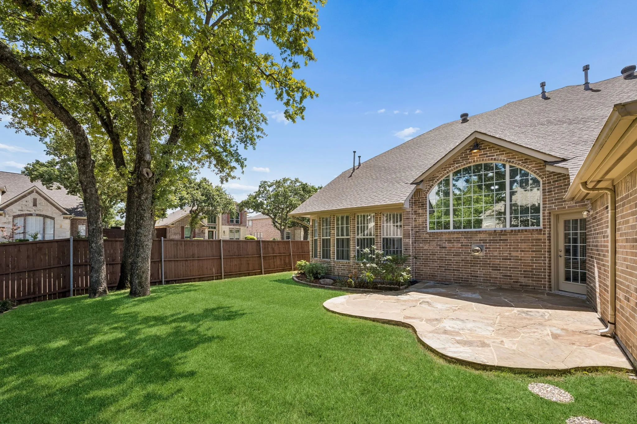 Single Family Residence For Sale in Dallas County , 122 Woodland Cove, Coppell, Texas 75019, 4 Bedroom, 4 Bathroom, 3 Garage spaces, 3,295 Sqft, built in 2000, mls#21333035, Real Estate Agent in Coppell, Homes For Sale in Dallas county, Homes For Sale in Coppell, Realtor in Coppell Texas, Real Estate Brokerage Independent Realty Texas, Luminita Cordes Realtor