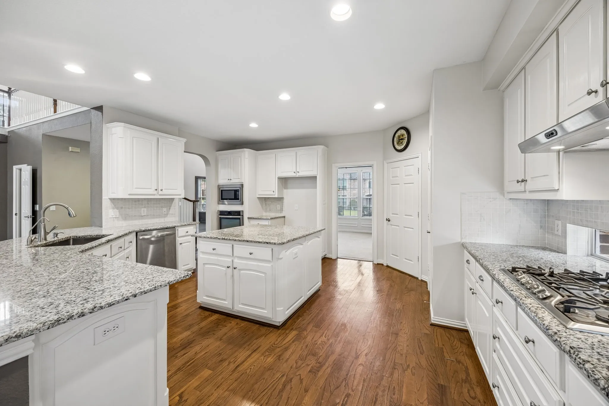 Single Family Residence For Sale in Dallas County , 122 Woodland Cove, Coppell, Texas 75019, 4 Bedroom, 4 Bathroom, 3 Garage spaces, 3,295 Sqft, built in 2000, mls#21333035, Real Estate Agent in Coppell, Homes For Sale in Dallas county, Homes For Sale in Coppell, Realtor in Coppell Texas, Real Estate Brokerage Independent Realty Texas, Luminita Cordes Realtor