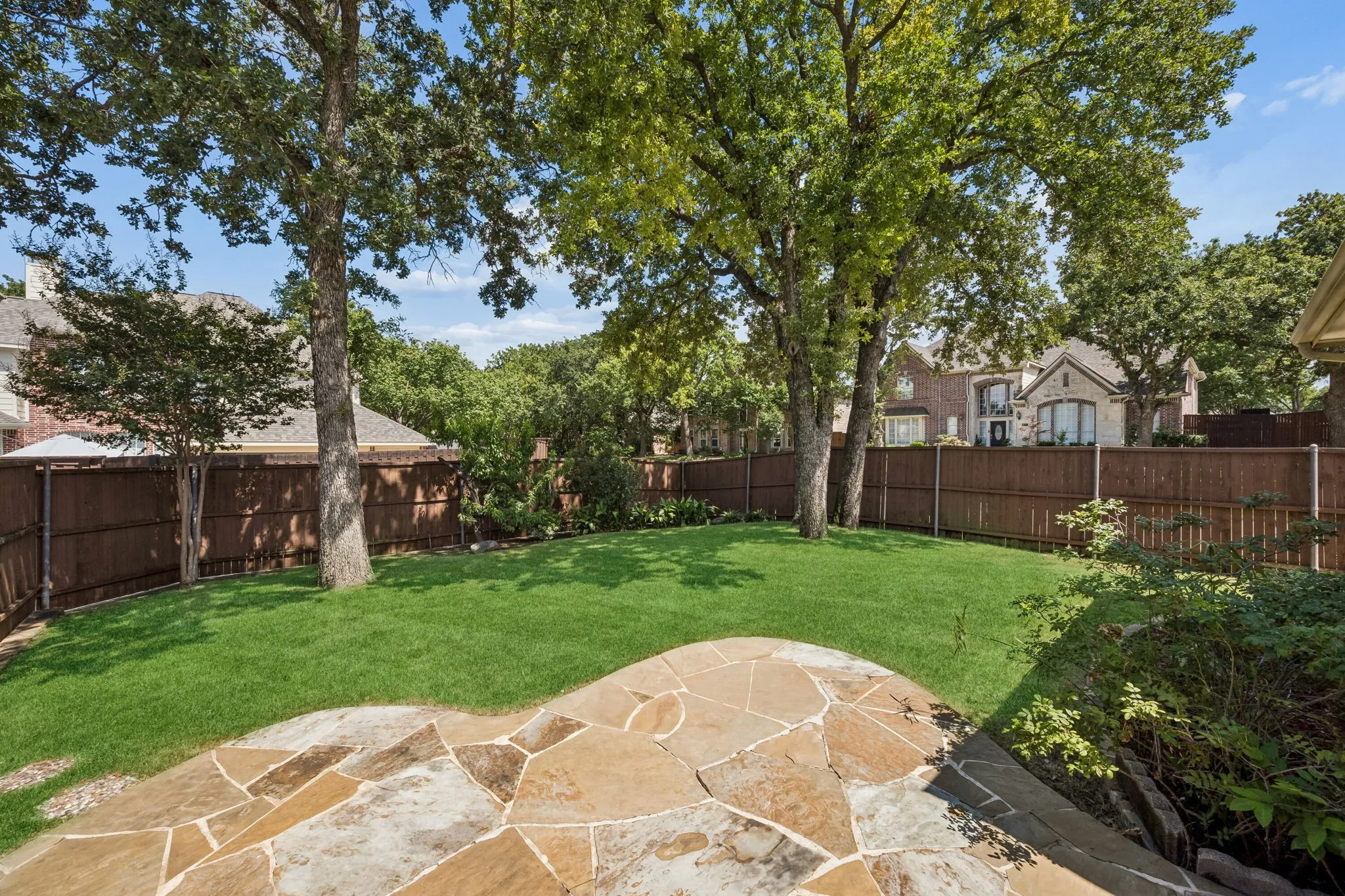 Single Family Residence For Sale in Dallas County , 122 Woodland Cove, Coppell, Texas 75019, 4 Bedroom, 4 Bathroom, 3 Garage spaces, 3,295 Sqft, built in 2000, mls#21333035, Real Estate Agent in Coppell, Homes For Sale in Dallas county, Homes For Sale in Coppell, Realtor in Coppell Texas, Real Estate Brokerage Independent Realty Texas, Luminita Cordes Realtor