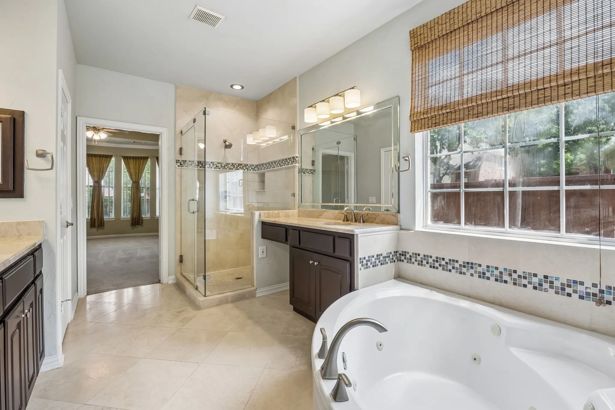 Single Family Residence For Sale in Dallas County , 122 Woodland Cove, Coppell, Texas 75019, 4 Bedroom, 4 Bathroom, 3 Garage spaces, 3,295 Sqft, built in 2000, mls#21333035, Real Estate Agent in Coppell, Homes For Sale in Dallas county, Homes For Sale in Coppell, Realtor in Coppell Texas, Real Estate Brokerage Independent Realty Texas, Luminita Cordes Realtor