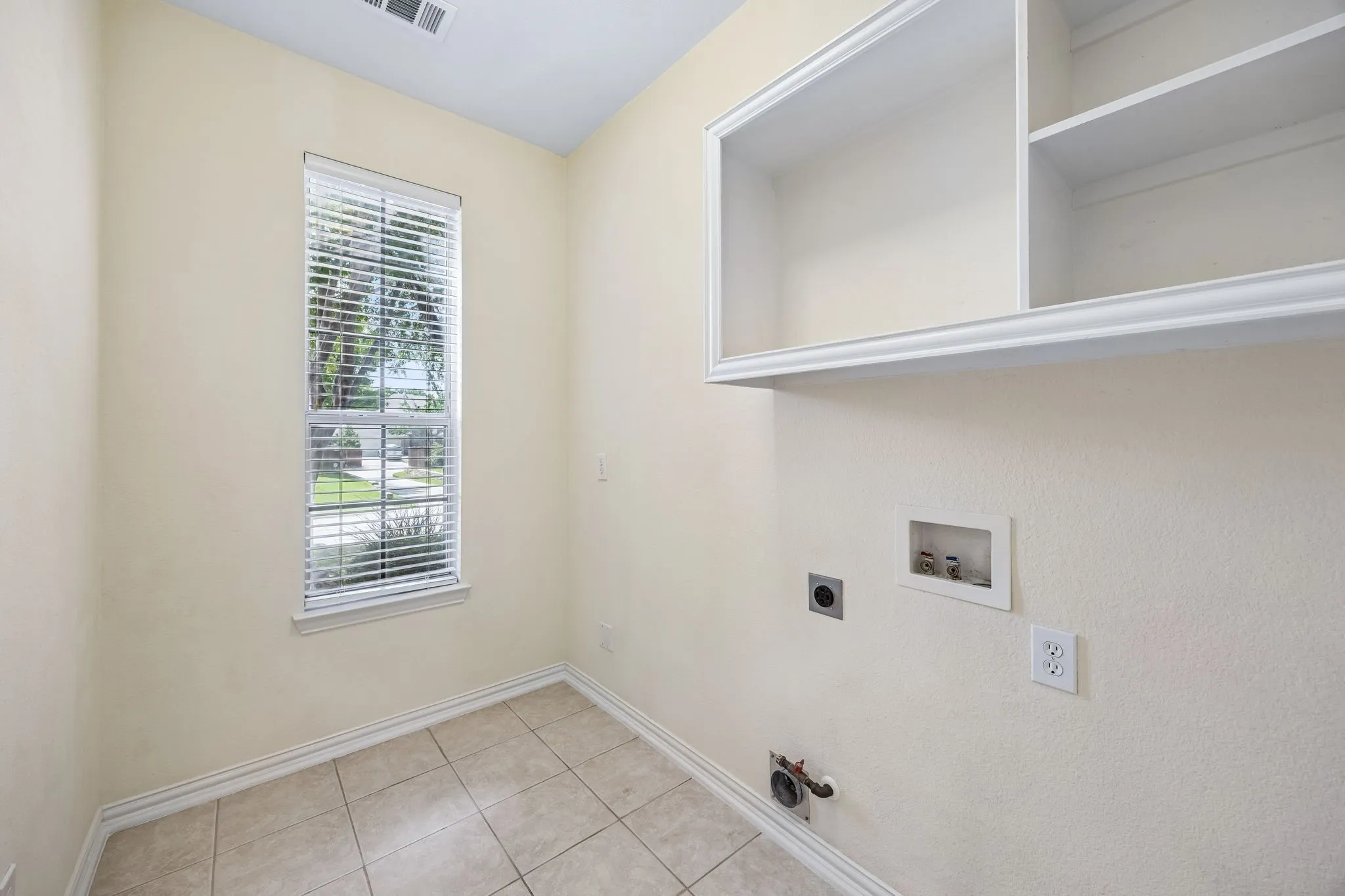 Single Family Residence For Sale in Dallas County , 122 Woodland Cove, Coppell, Texas 75019, 4 Bedroom, 4 Bathroom, 3 Garage spaces, 3,295 Sqft, built in 2000, mls#21333035, Real Estate Agent in Coppell, Homes For Sale in Dallas county, Homes For Sale in Coppell, Realtor in Coppell Texas, Real Estate Brokerage Independent Realty Texas, Luminita Cordes Realtor