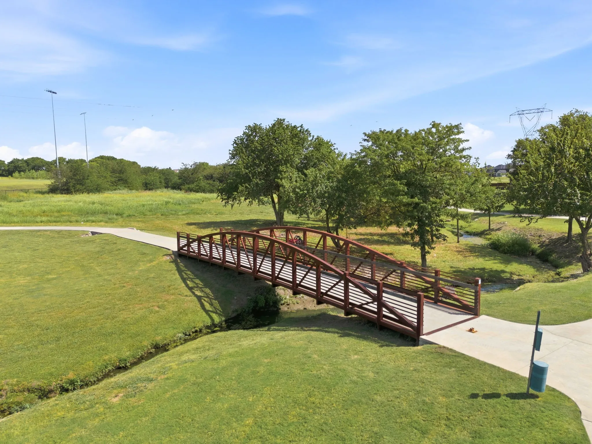 Walking & jogging trails just outside the community lead to miles of scenic, paved native grassland weaving through the neighborhood & an 11-acre private park.
