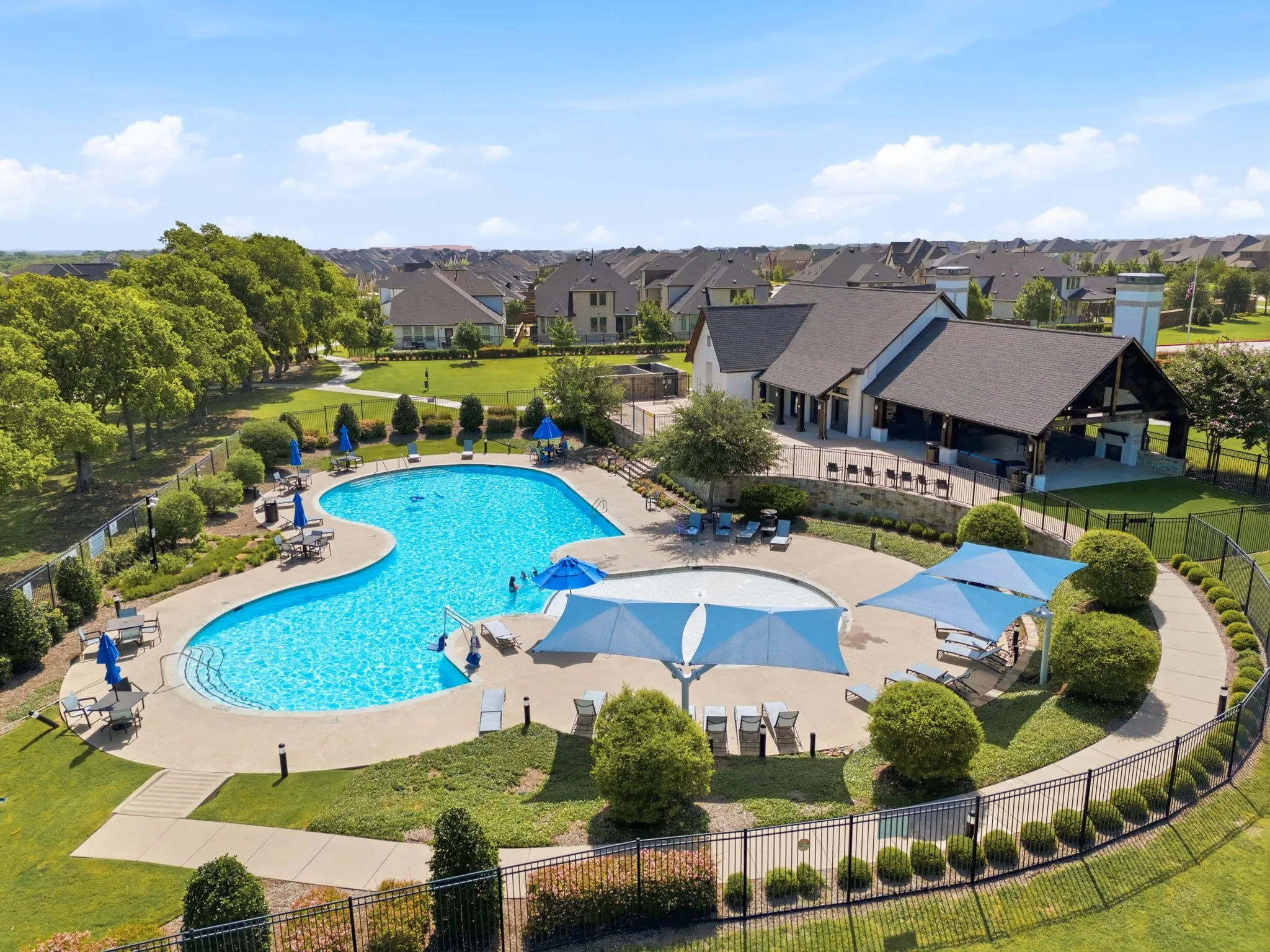 Picture perfect all year long....Lakewood at Brookhollow features resort-style community amenities, including a private 2,000-square-foot clubhouse, a fitness center & a huge resort-style pool with an adjacent tot pool & cabana covered seating. Note the 2,000 sq. ft. private amenity center featuring a cardio/fitness room, a kitchen for private event reservations & a great room.