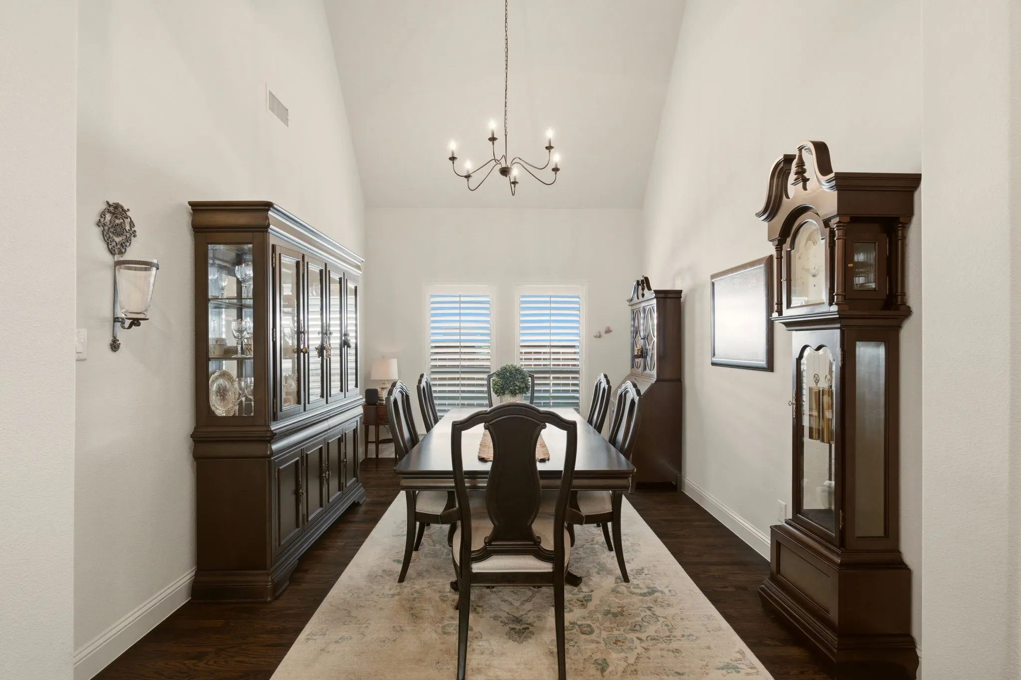 A signature of the formal dining room is the vaulted ceiling that adds both beauty & natural light. Large enough to host multiple classic furniture pieces.