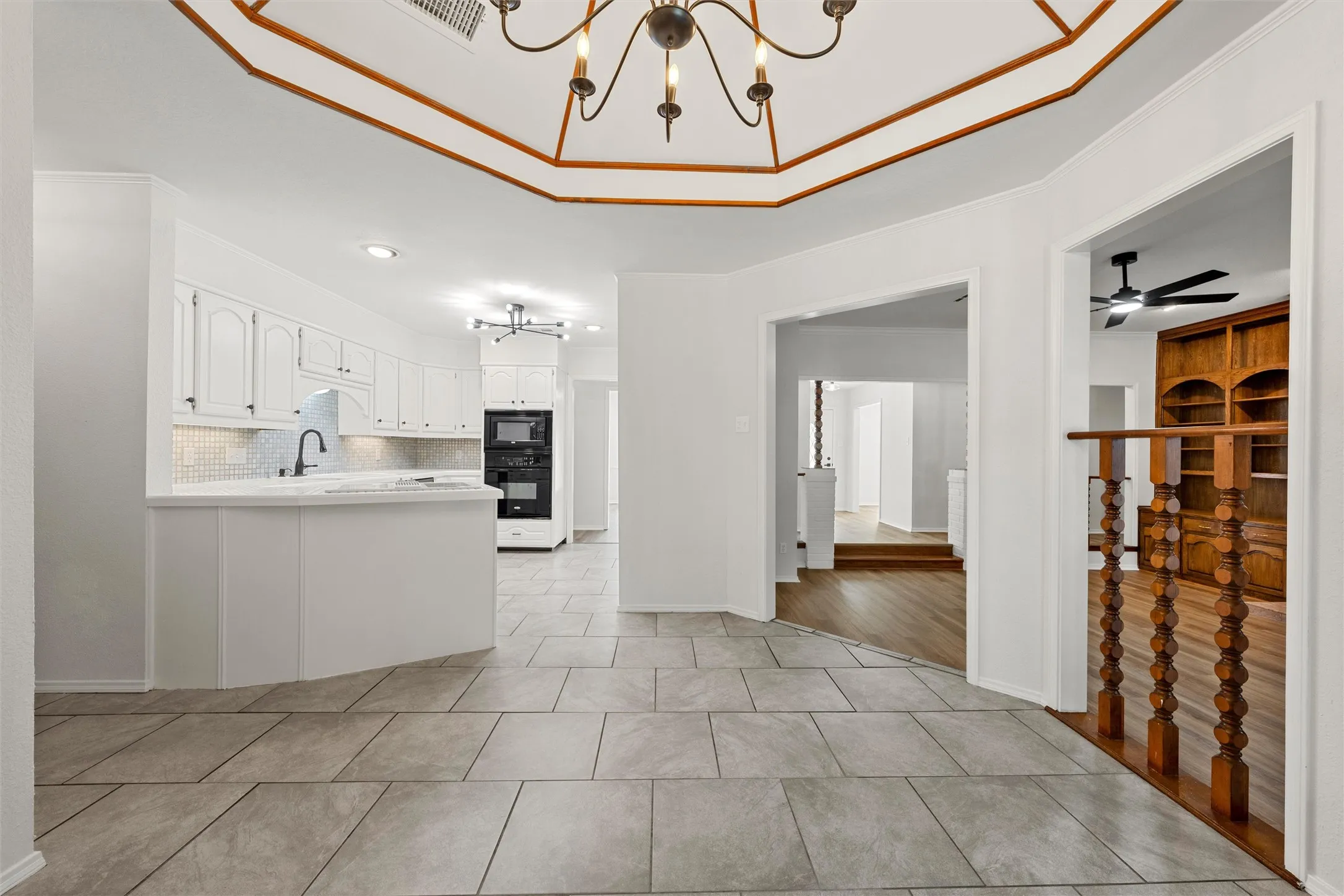 Single Family Residence For Sale in Mc Lennan County , 108 Spring Creek Street, Lacy Lakeview, Texas 76705, 3 Bedroom, 3 Bathroom, 2 Garage spaces, 2,637 Sqft, built in 1986, mls#21330605, Real Estate Agent in Lacy Lakeview, Homes For Sale in Mc Lennan county, Homes For Sale in Lacy Lakeview, Realtor in Lacy Lakeview Texas, Real Estate Brokerage Independent Realty Texas, Luminita Cordes Realtor