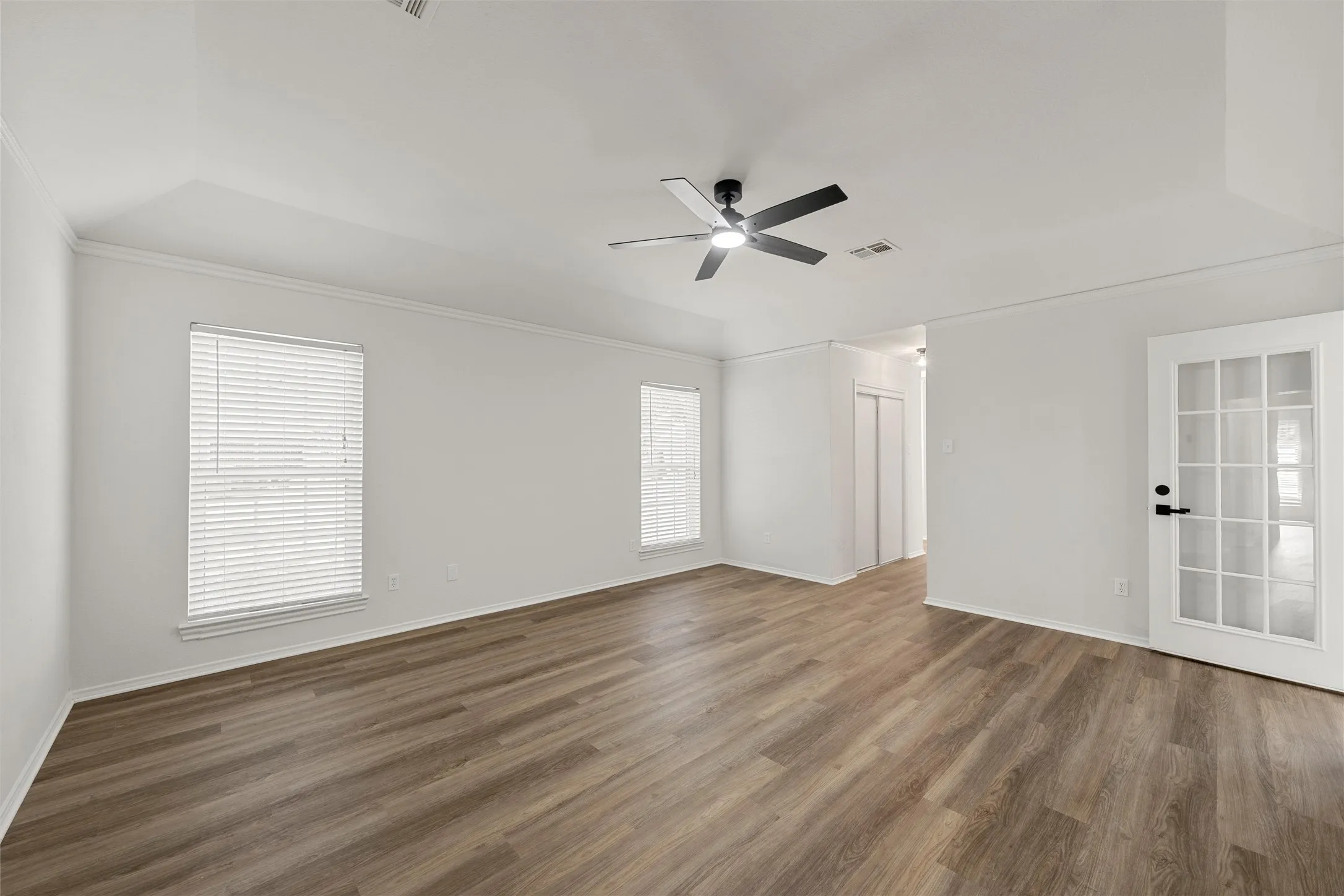 Single Family Residence For Sale in Mc Lennan County , 108 Spring Creek Street, Lacy Lakeview, Texas 76705, 3 Bedroom, 3 Bathroom, 2 Garage spaces, 2,637 Sqft, built in 1986, mls#21330605, Real Estate Agent in Lacy Lakeview, Homes For Sale in Mc Lennan county, Homes For Sale in Lacy Lakeview, Realtor in Lacy Lakeview Texas, Real Estate Brokerage Independent Realty Texas, Luminita Cordes Realtor