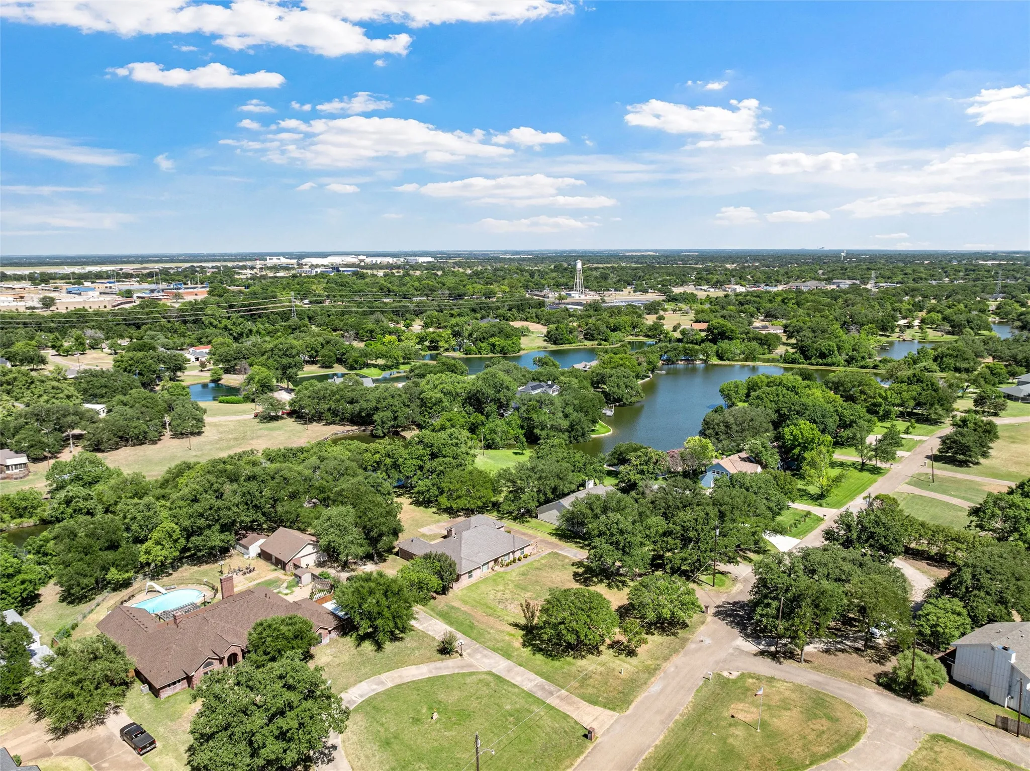Single Family Residence For Sale in Mc Lennan County , 108 Spring Creek Street, Lacy Lakeview, Texas 76705, 3 Bedroom, 3 Bathroom, 2 Garage spaces, 2,637 Sqft, built in 1986, mls#21330605, Real Estate Agent in Lacy Lakeview, Homes For Sale in Mc Lennan county, Homes For Sale in Lacy Lakeview, Realtor in Lacy Lakeview Texas, Real Estate Brokerage Independent Realty Texas, Luminita Cordes Realtor