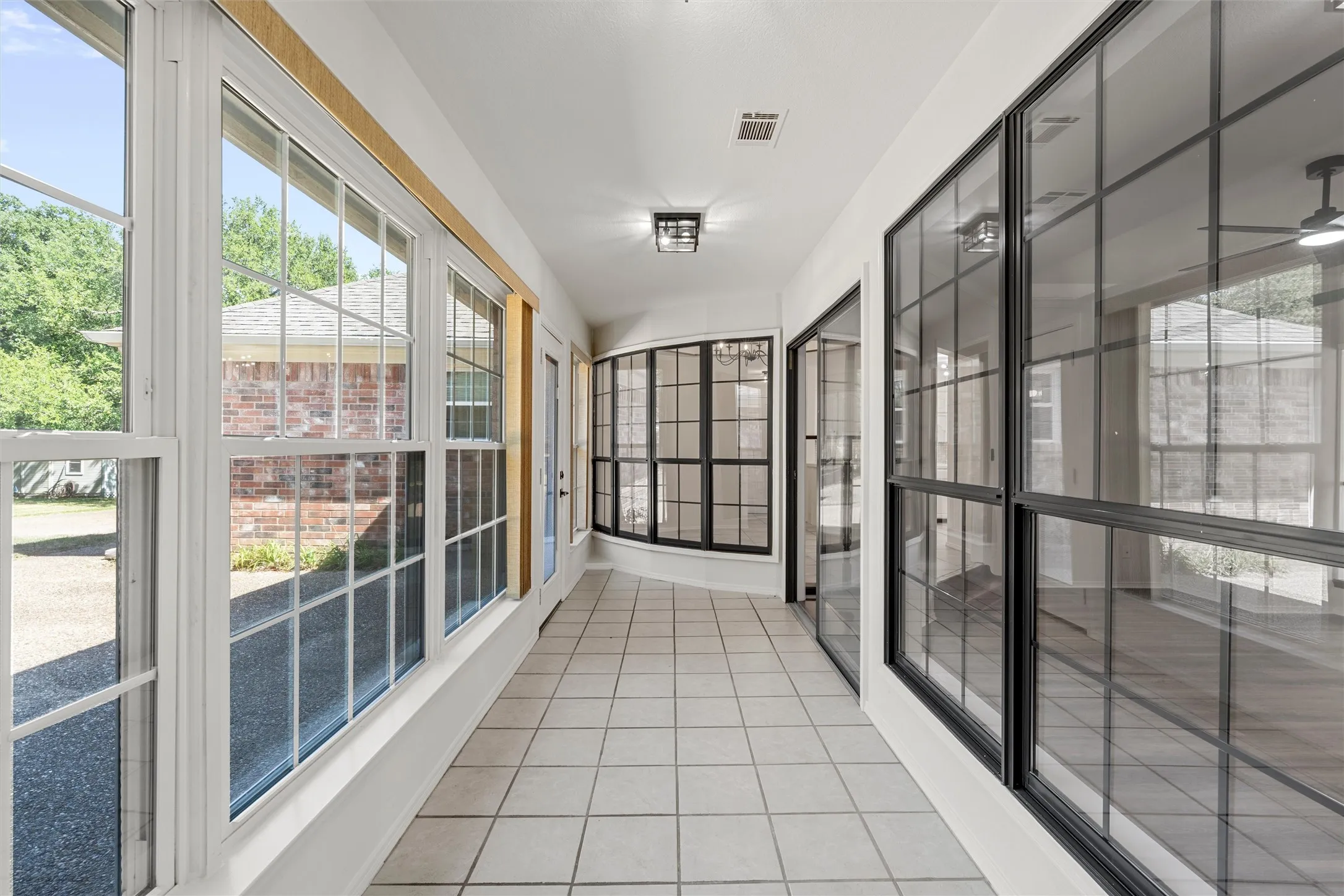 Single Family Residence For Sale in Mc Lennan County , 108 Spring Creek Street, Lacy Lakeview, Texas 76705, 3 Bedroom, 3 Bathroom, 2 Garage spaces, 2,637 Sqft, built in 1986, mls#21330605, Real Estate Agent in Lacy Lakeview, Homes For Sale in Mc Lennan county, Homes For Sale in Lacy Lakeview, Realtor in Lacy Lakeview Texas, Real Estate Brokerage Independent Realty Texas, Luminita Cordes Realtor