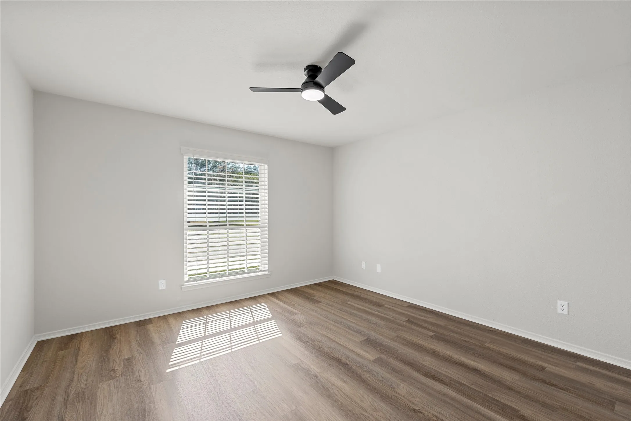 Single Family Residence For Sale in Mc Lennan County , 108 Spring Creek Street, Lacy Lakeview, Texas 76705, 3 Bedroom, 3 Bathroom, 2 Garage spaces, 2,637 Sqft, built in 1986, mls#21330605, Real Estate Agent in Lacy Lakeview, Homes For Sale in Mc Lennan county, Homes For Sale in Lacy Lakeview, Realtor in Lacy Lakeview Texas, Real Estate Brokerage Independent Realty Texas, Luminita Cordes Realtor