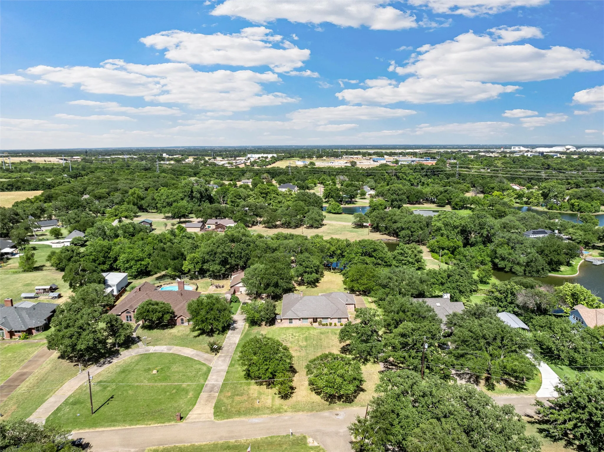 Single Family Residence For Sale in Mc Lennan County , 108 Spring Creek Street, Lacy Lakeview, Texas 76705, 3 Bedroom, 3 Bathroom, 2 Garage spaces, 2,637 Sqft, built in 1986, mls#21330605, Real Estate Agent in Lacy Lakeview, Homes For Sale in Mc Lennan county, Homes For Sale in Lacy Lakeview, Realtor in Lacy Lakeview Texas, Real Estate Brokerage Independent Realty Texas, Luminita Cordes Realtor