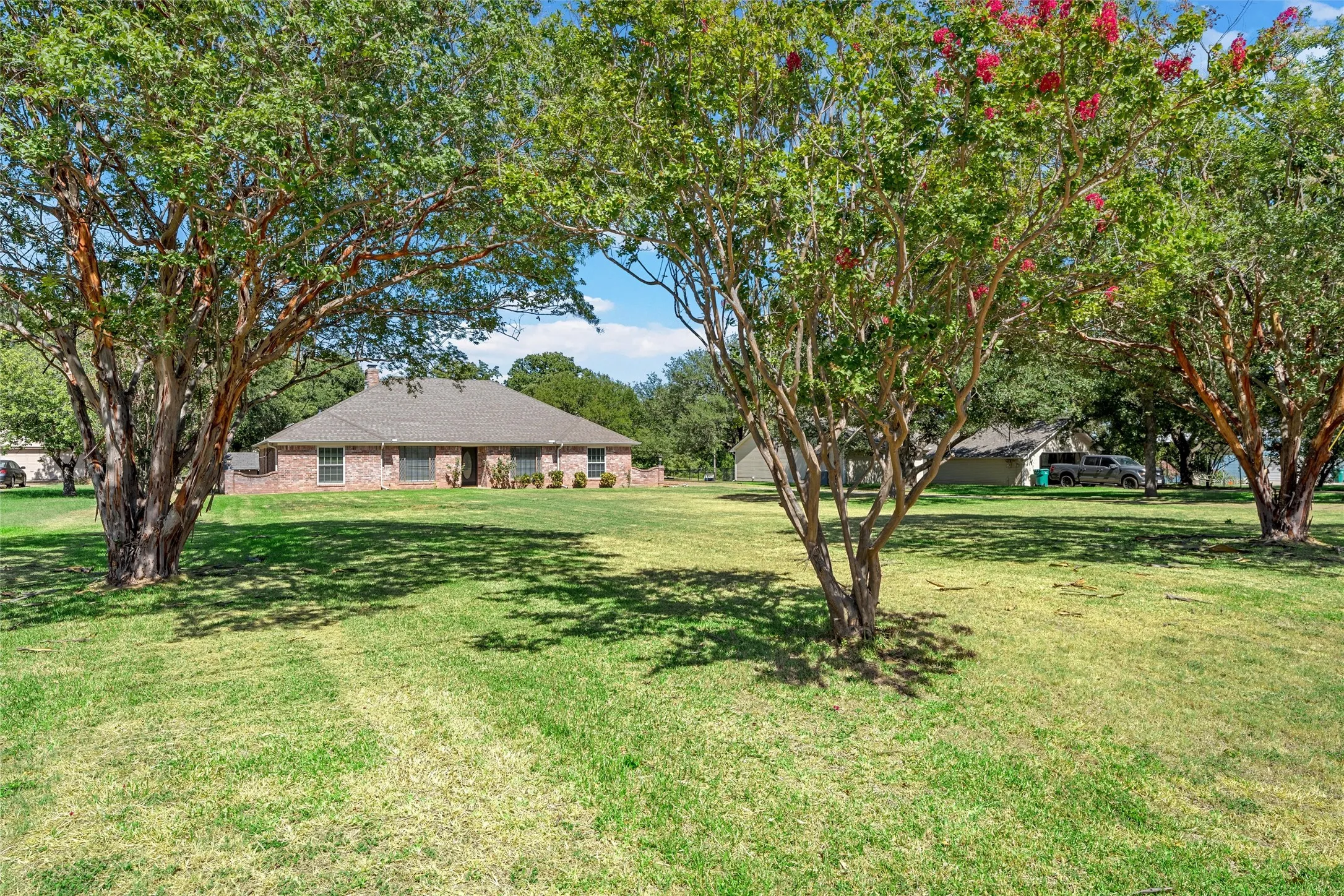 Single Family Residence For Sale in Mc Lennan County , 108 Spring Creek Street, Lacy Lakeview, Texas 76705, 3 Bedroom, 3 Bathroom, 2 Garage spaces, 2,637 Sqft, built in 1986, mls#21330605, Real Estate Agent in Lacy Lakeview, Homes For Sale in Mc Lennan county, Homes For Sale in Lacy Lakeview, Realtor in Lacy Lakeview Texas, Real Estate Brokerage Independent Realty Texas, Luminita Cordes Realtor