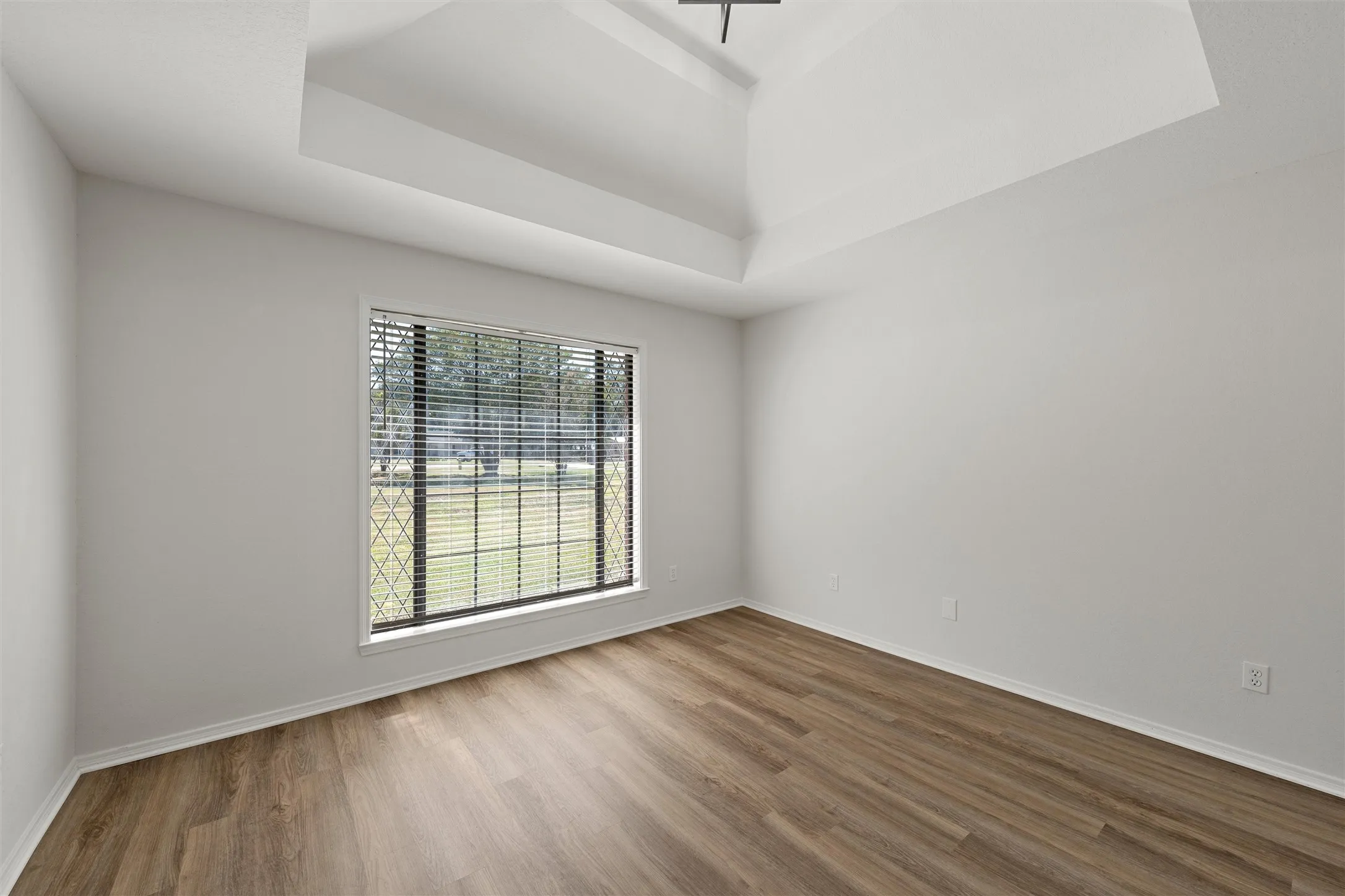 Single Family Residence For Sale in Mc Lennan County , 108 Spring Creek Street, Lacy Lakeview, Texas 76705, 3 Bedroom, 3 Bathroom, 2 Garage spaces, 2,637 Sqft, built in 1986, mls#21330605, Real Estate Agent in Lacy Lakeview, Homes For Sale in Mc Lennan county, Homes For Sale in Lacy Lakeview, Realtor in Lacy Lakeview Texas, Real Estate Brokerage Independent Realty Texas, Luminita Cordes Realtor