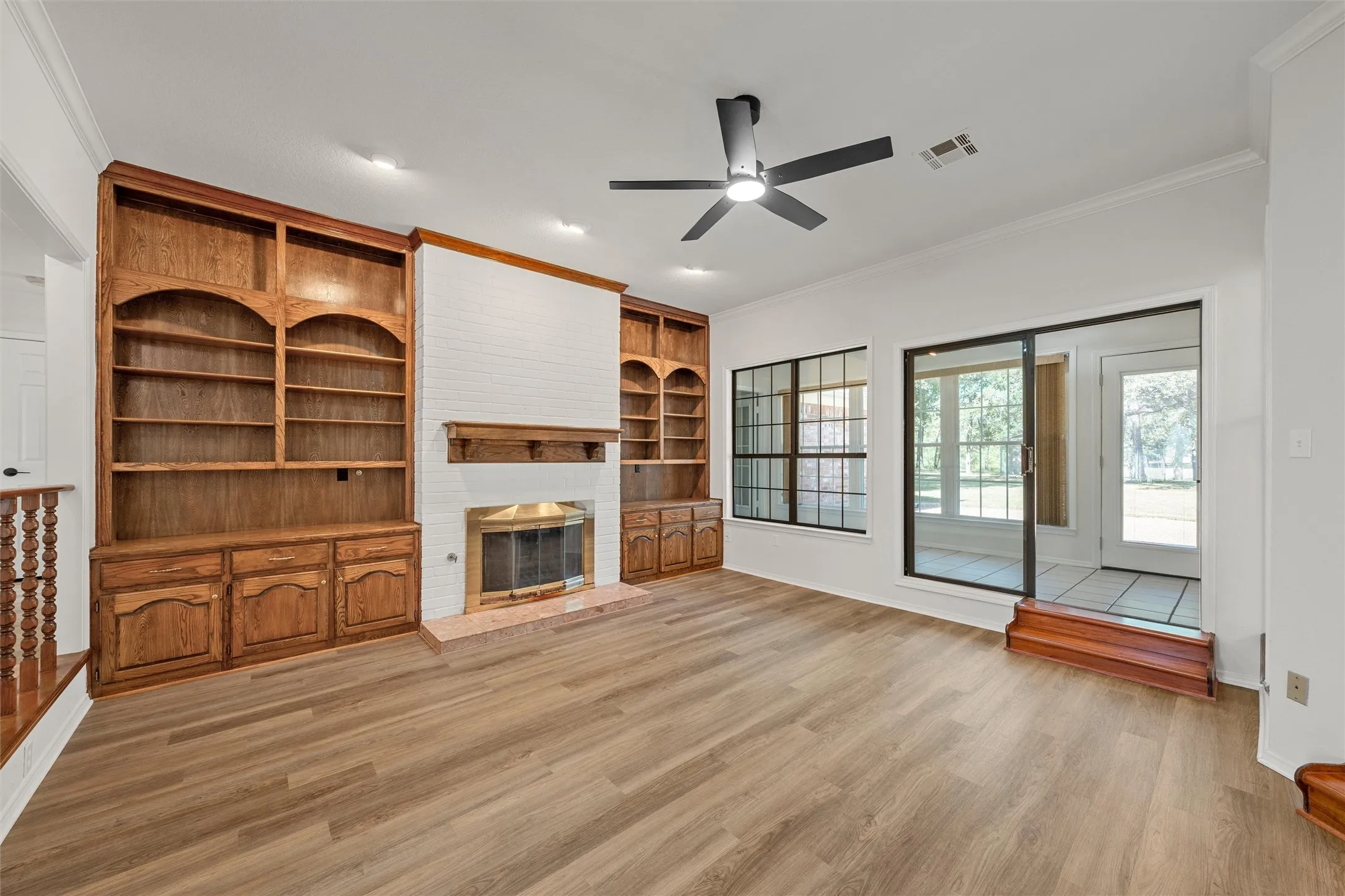 Single Family Residence For Sale in Mc Lennan County , 108 Spring Creek Street, Lacy Lakeview, Texas 76705, 3 Bedroom, 3 Bathroom, 2 Garage spaces, 2,637 Sqft, built in 1986, mls#21330605, Real Estate Agent in Lacy Lakeview, Homes For Sale in Mc Lennan county, Homes For Sale in Lacy Lakeview, Realtor in Lacy Lakeview Texas, Real Estate Brokerage Independent Realty Texas, Luminita Cordes Realtor