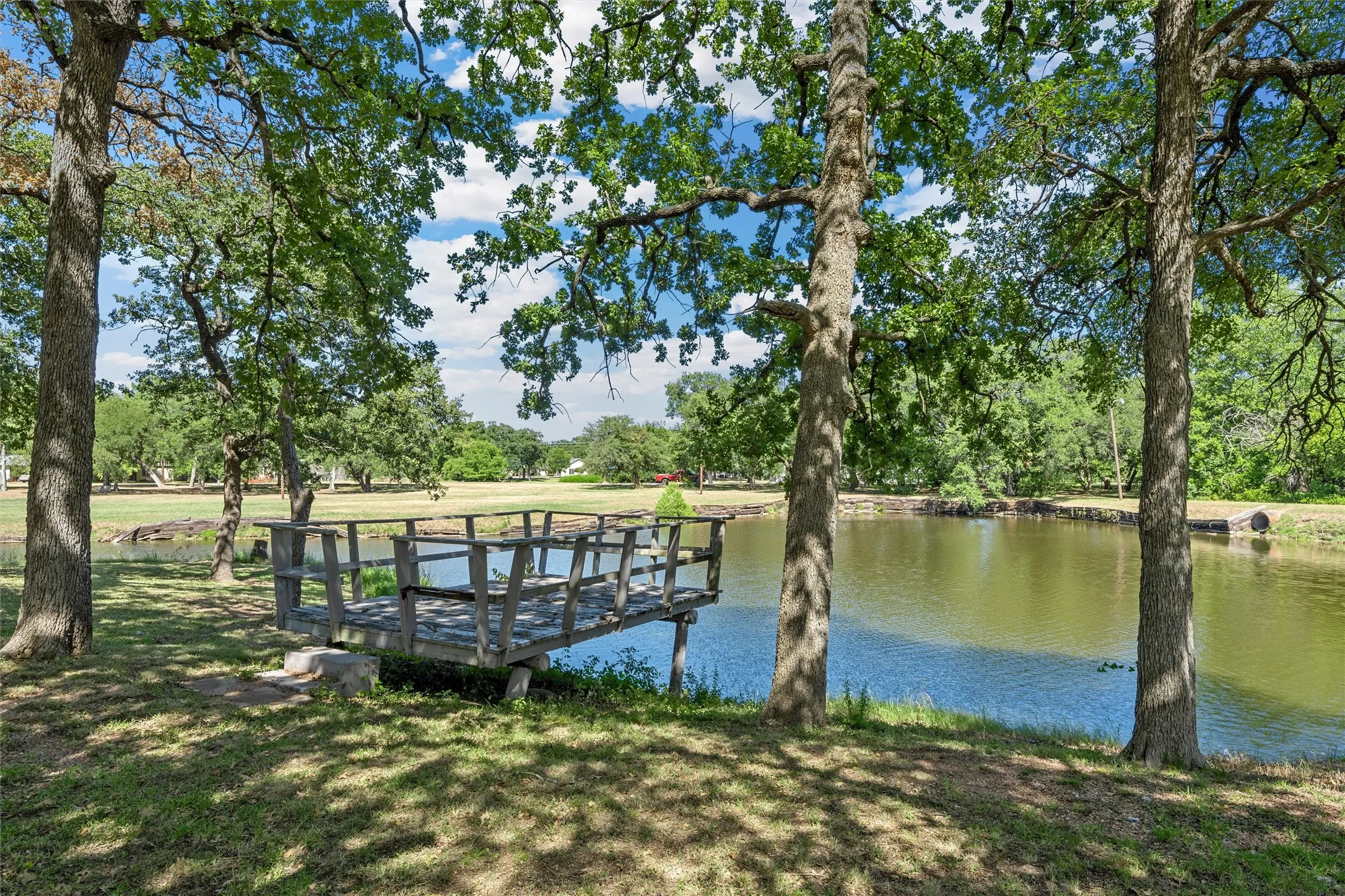 Single Family Residence For Sale in Mc Lennan County , 108 Spring Creek Street, Lacy Lakeview, Texas 76705, 3 Bedroom, 3 Bathroom, 2 Garage spaces, 2,637 Sqft, built in 1986, mls#21330605, Real Estate Agent in Lacy Lakeview, Homes For Sale in Mc Lennan county, Homes For Sale in Lacy Lakeview, Realtor in Lacy Lakeview Texas, Real Estate Brokerage Independent Realty Texas, Luminita Cordes Realtor