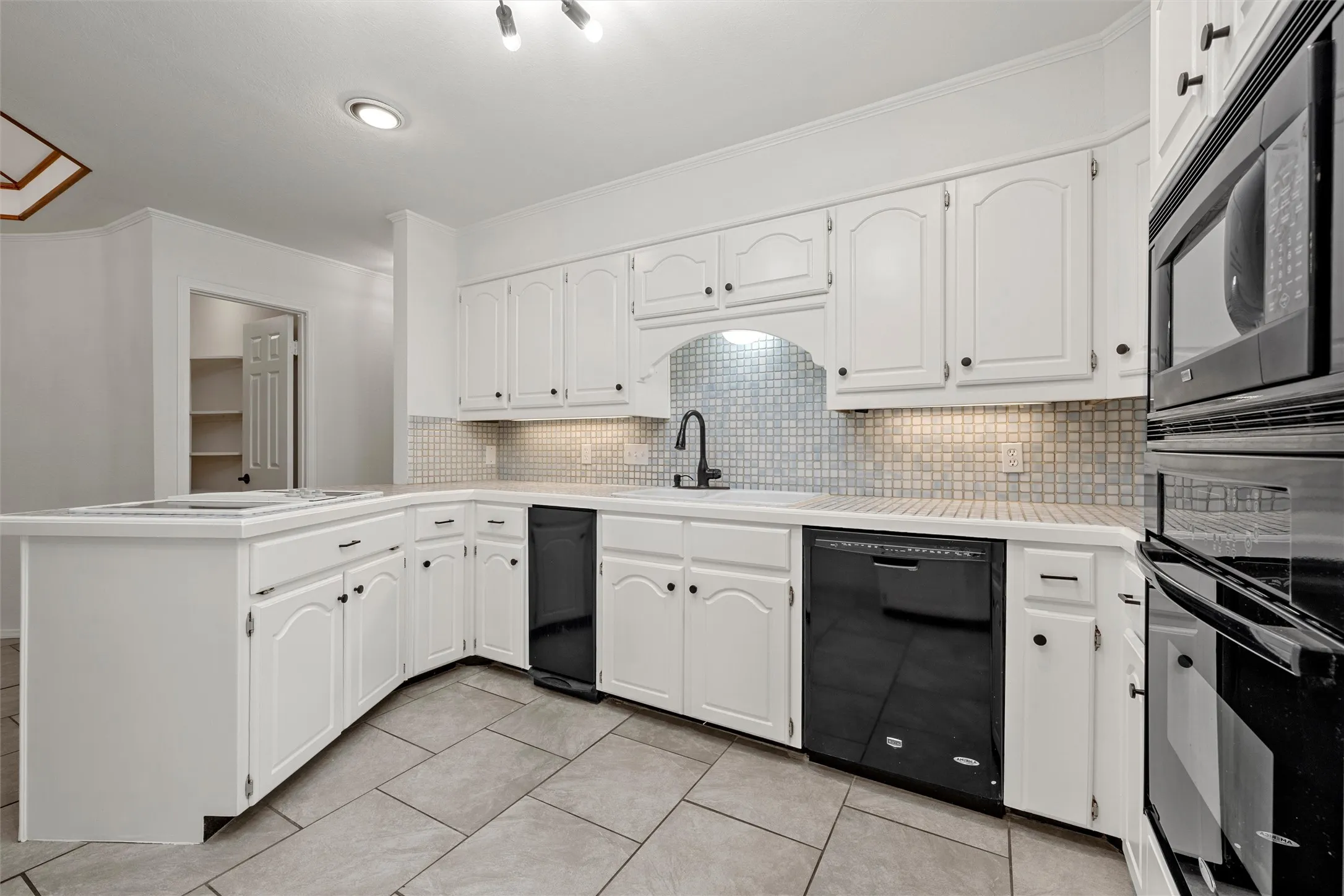 Single Family Residence For Sale in Mc Lennan County , 108 Spring Creek Street, Lacy Lakeview, Texas 76705, 3 Bedroom, 3 Bathroom, 2 Garage spaces, 2,637 Sqft, built in 1986, mls#21330605, Real Estate Agent in Lacy Lakeview, Homes For Sale in Mc Lennan county, Homes For Sale in Lacy Lakeview, Realtor in Lacy Lakeview Texas, Real Estate Brokerage Independent Realty Texas, Luminita Cordes Realtor