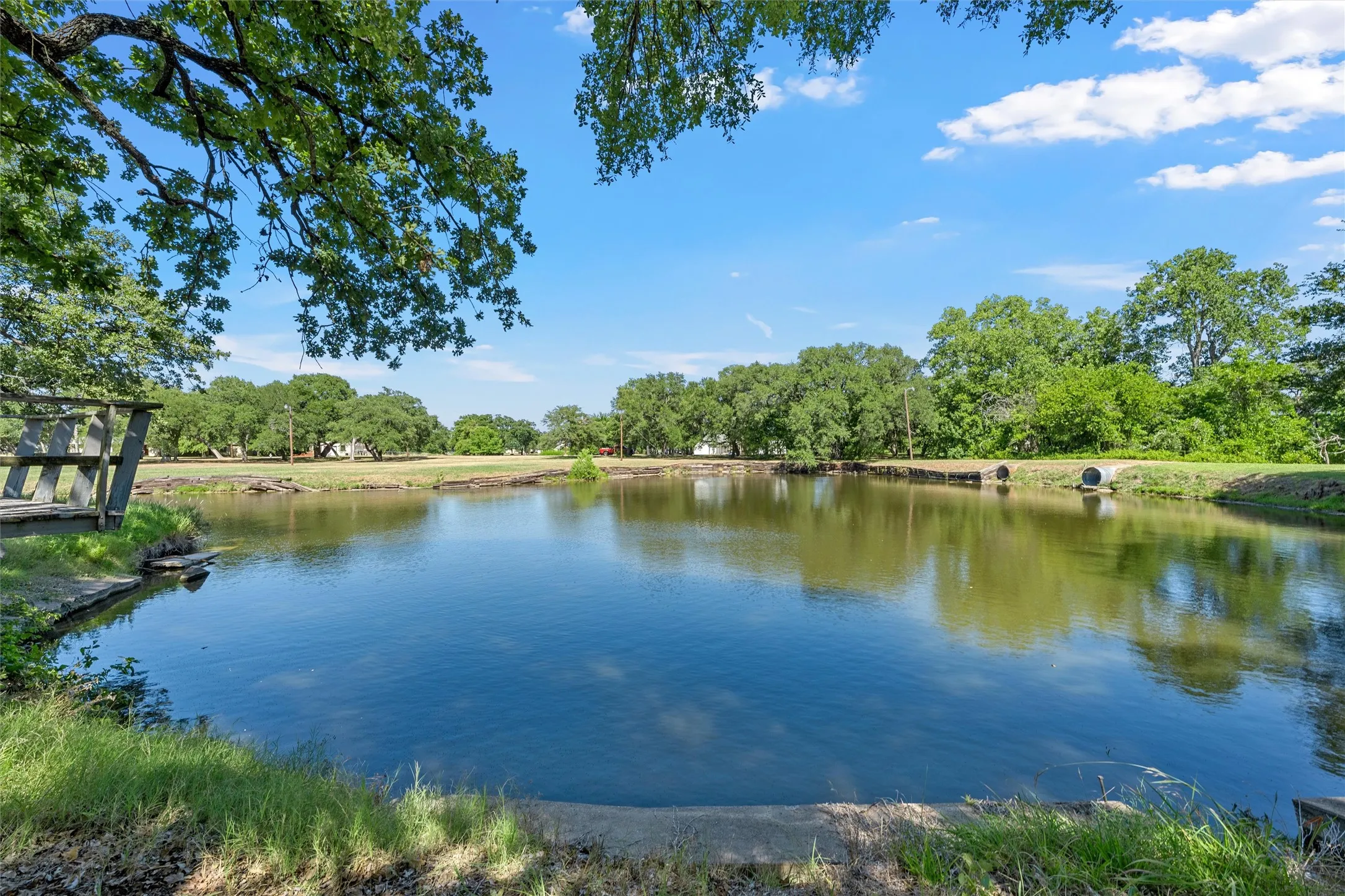 Single Family Residence For Sale in Mc Lennan County , 108 Spring Creek Street, Lacy Lakeview, Texas 76705, 3 Bedroom, 3 Bathroom, 2 Garage spaces, 2,637 Sqft, built in 1986, mls#21330605, Real Estate Agent in Lacy Lakeview, Homes For Sale in Mc Lennan county, Homes For Sale in Lacy Lakeview, Realtor in Lacy Lakeview Texas, Real Estate Brokerage Independent Realty Texas, Luminita Cordes Realtor