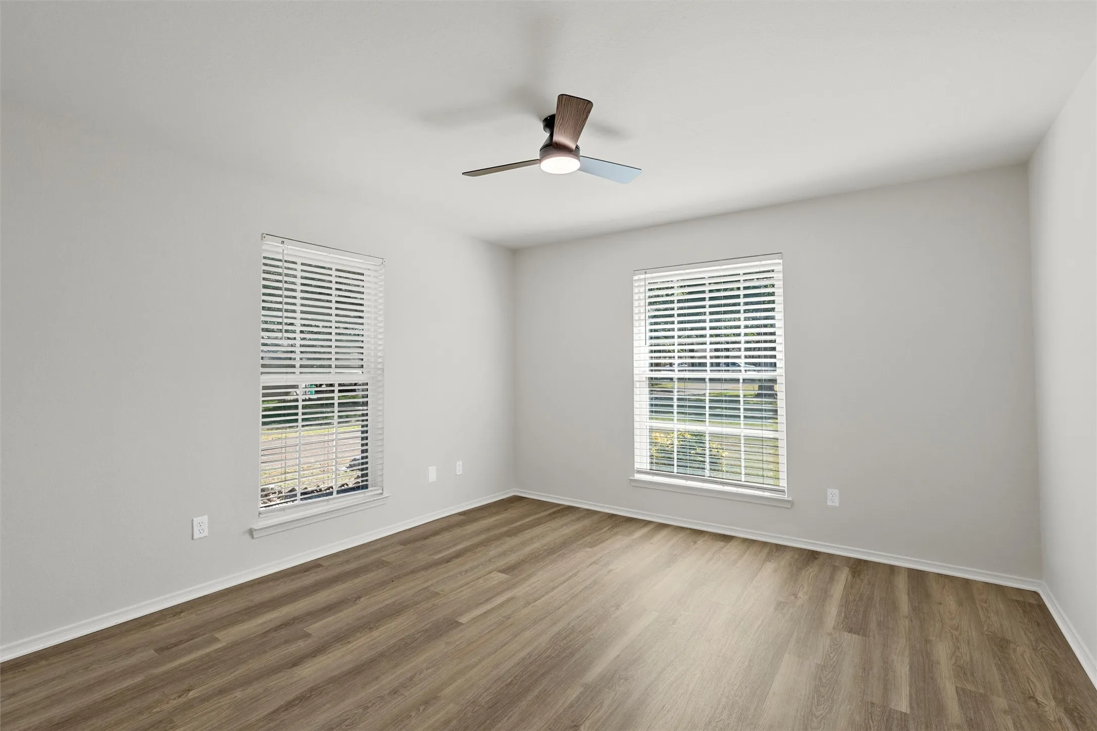 Single Family Residence For Sale in Mc Lennan County , 108 Spring Creek Street, Lacy Lakeview, Texas 76705, 3 Bedroom, 3 Bathroom, 2 Garage spaces, 2,637 Sqft, built in 1986, mls#21330605, Real Estate Agent in Lacy Lakeview, Homes For Sale in Mc Lennan county, Homes For Sale in Lacy Lakeview, Realtor in Lacy Lakeview Texas, Real Estate Brokerage Independent Realty Texas, Luminita Cordes Realtor