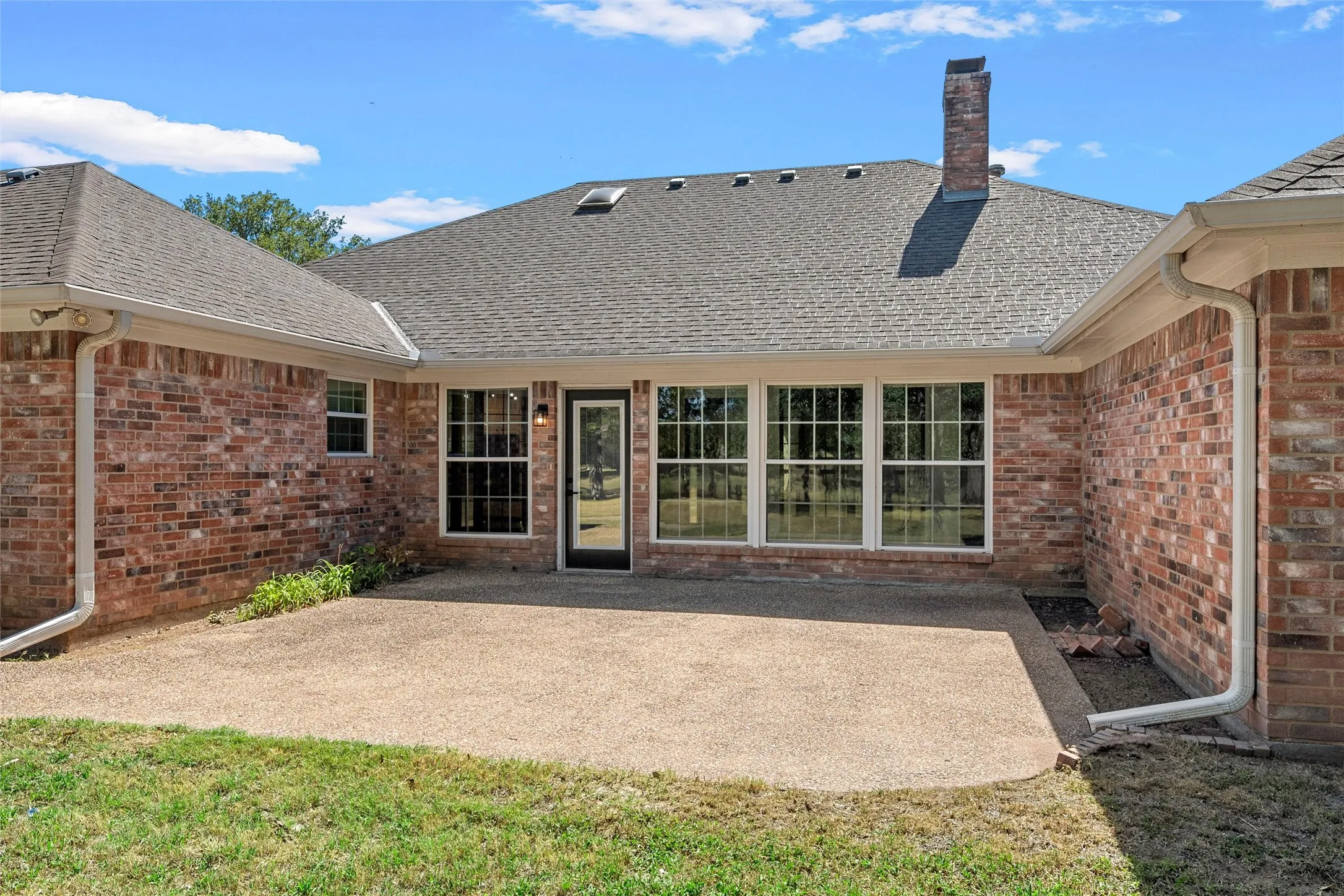 Single Family Residence For Sale in Mc Lennan County , 108 Spring Creek Street, Lacy Lakeview, Texas 76705, 3 Bedroom, 3 Bathroom, 2 Garage spaces, 2,637 Sqft, built in 1986, mls#21330605, Real Estate Agent in Lacy Lakeview, Homes For Sale in Mc Lennan county, Homes For Sale in Lacy Lakeview, Realtor in Lacy Lakeview Texas, Real Estate Brokerage Independent Realty Texas, Luminita Cordes Realtor