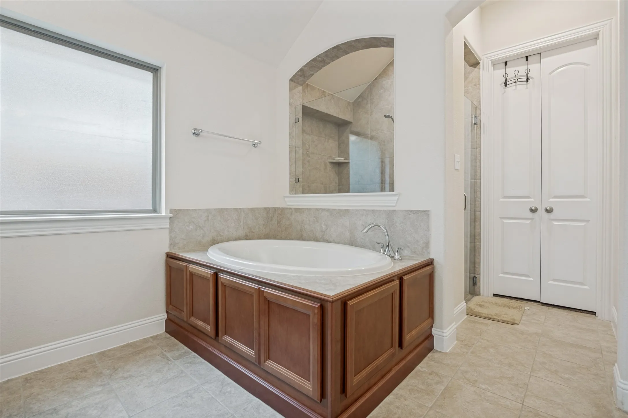 Single Family Residence For Sale in Johnson County , 2810 Green Circle Drive, Mansfield, Texas 76063, 3 Bedroom, 2 Bathroom, 2 Garage spaces, 2,092 Sqft, built in 2017, mls#21324862, Real Estate Agent in Mansfield, Homes For Sale in Johnson county, Homes For Sale in Mansfield, Realtor in Mansfield Texas, Real Estate Brokerage Independent Realty Texas, Luminita Cordes Realtor