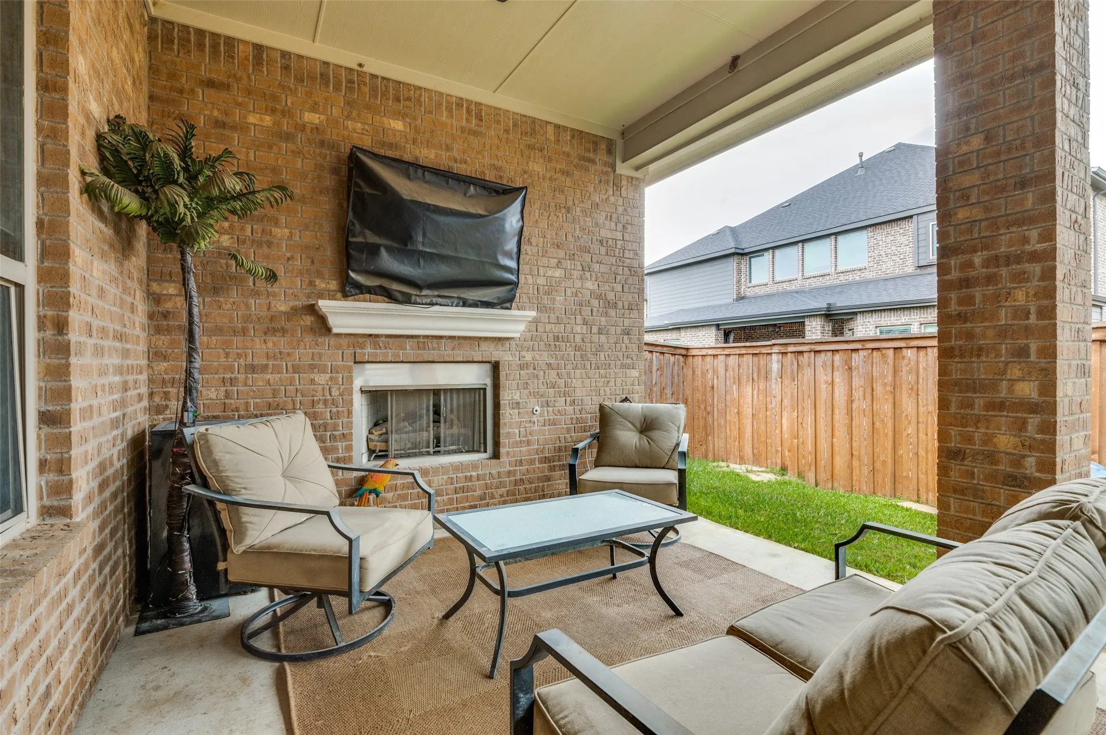 Single Family Residence For Sale in Johnson County , 2810 Green Circle Drive, Mansfield, Texas 76063, 3 Bedroom, 2 Bathroom, 2 Garage spaces, 2,092 Sqft, built in 2017, mls#21324862, Real Estate Agent in Mansfield, Homes For Sale in Johnson county, Homes For Sale in Mansfield, Realtor in Mansfield Texas, Real Estate Brokerage Independent Realty Texas, Luminita Cordes Realtor